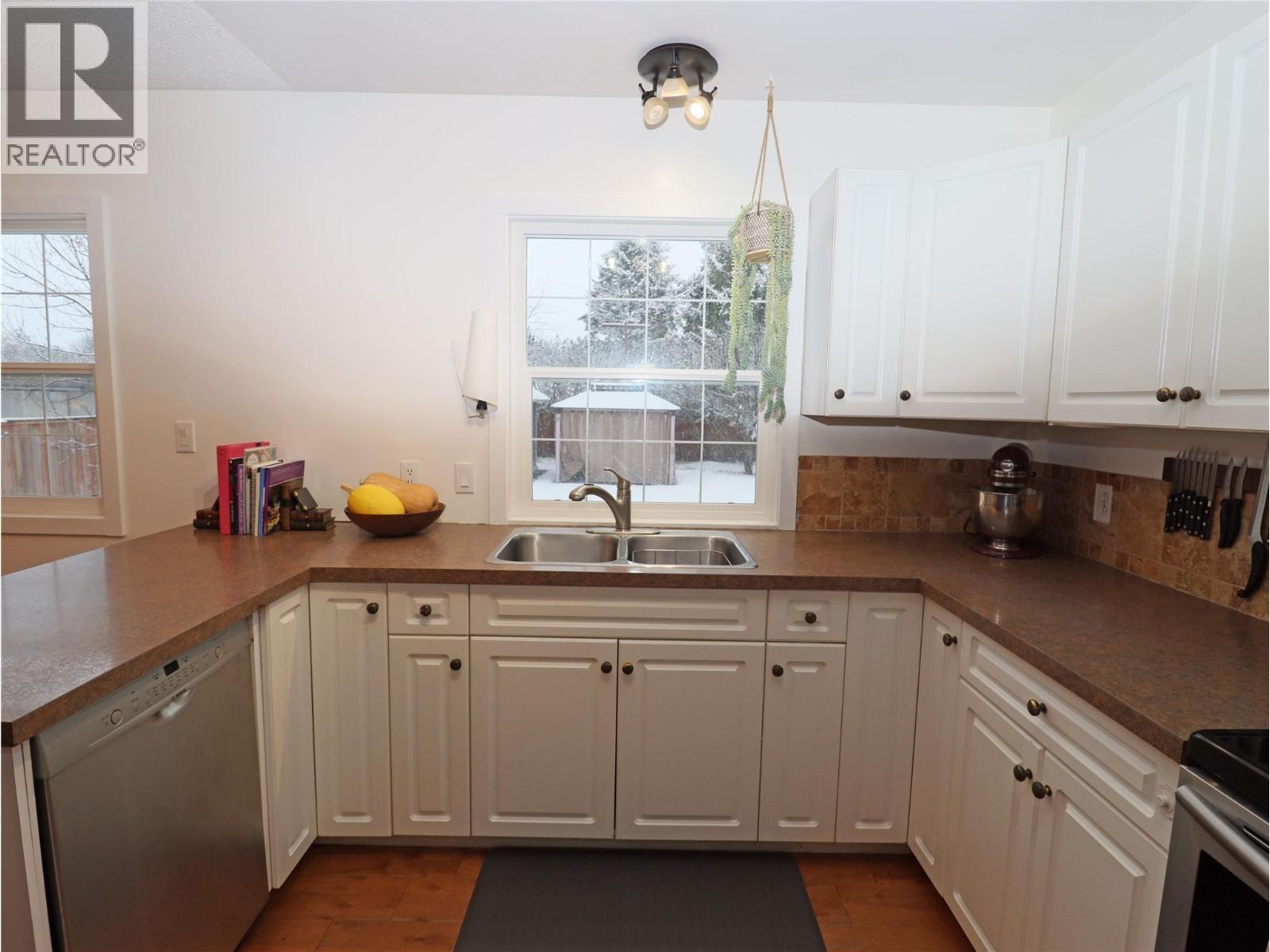 7665 Boundary Drive, Grand Forks, BC - Indoor Photo Showing Kitchen With Double Sink