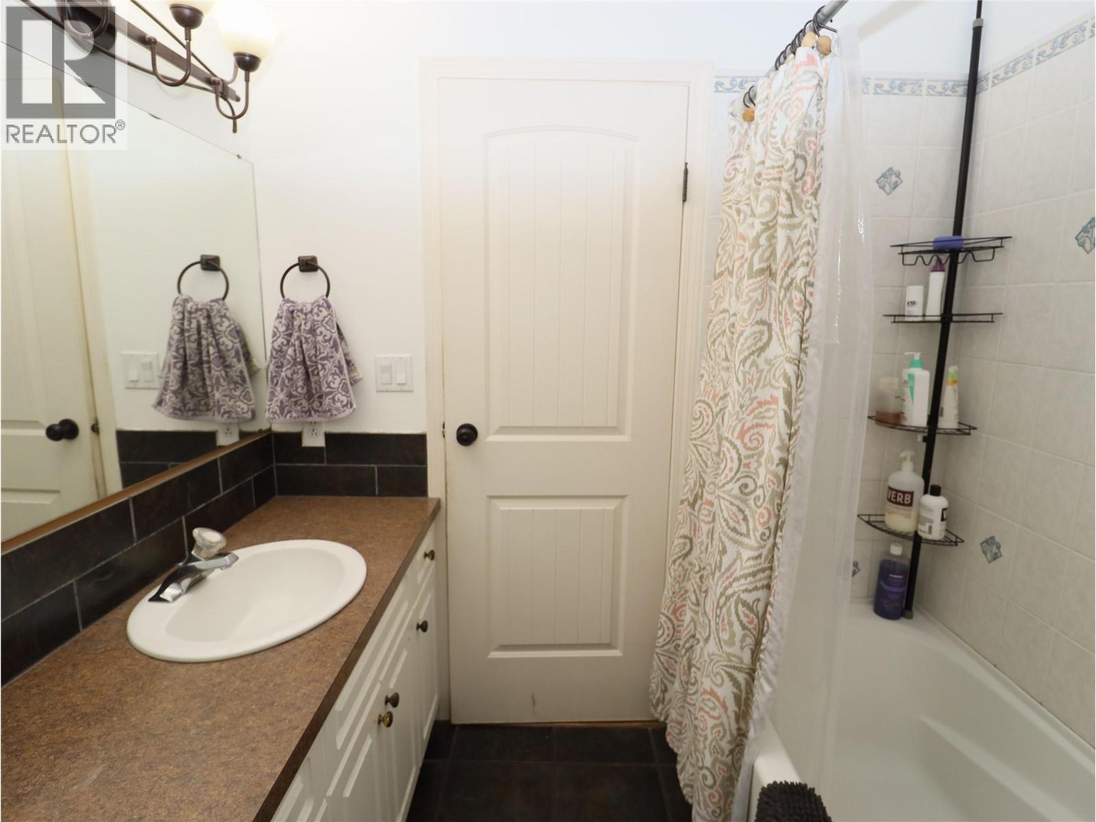 7665 Boundary Drive, Grand Forks, BC - Indoor Photo Showing Bathroom