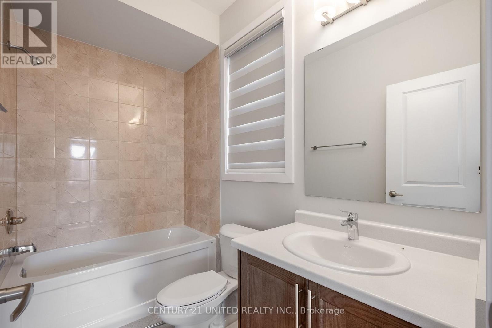 1040 Unit A Suddard Avenue, Oshawa (Kedron), ON - Indoor Photo Showing Bathroom