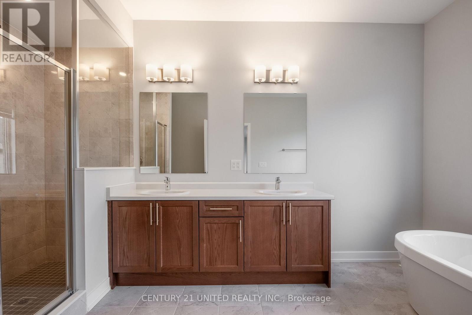 1040 Unit A Suddard Avenue, Oshawa (Kedron), ON - Indoor Photo Showing Bathroom
