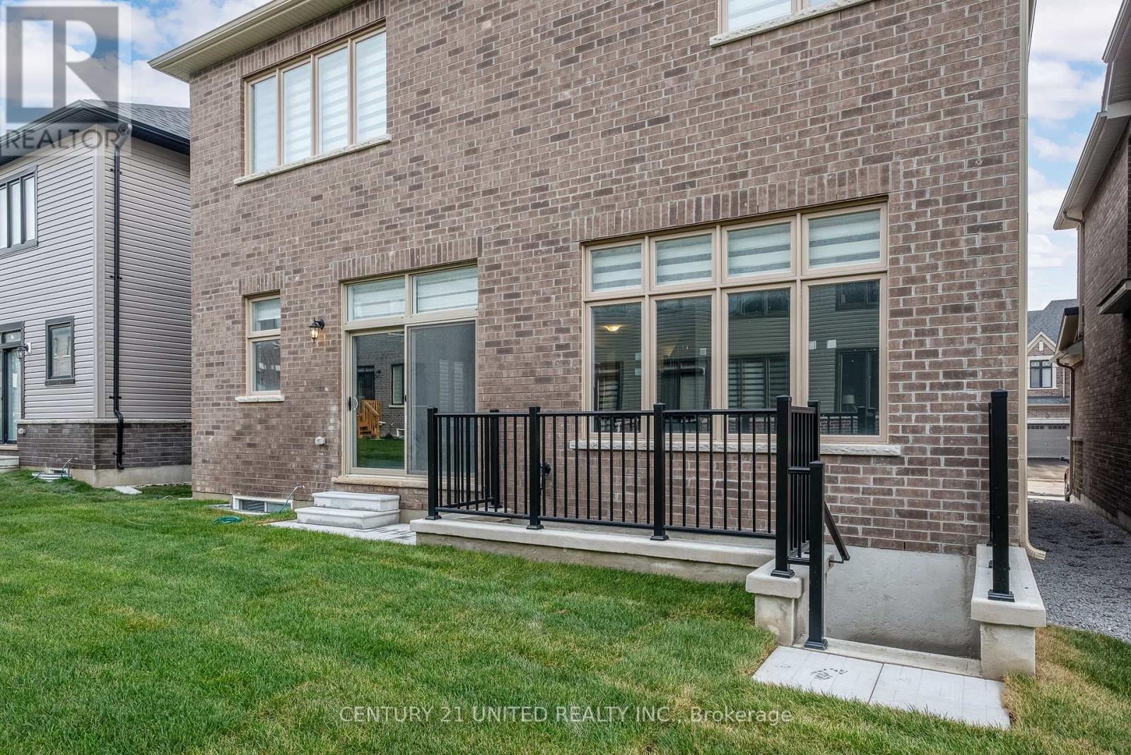 1040 Unit A Suddard Avenue, Oshawa (Kedron), ON - Outdoor