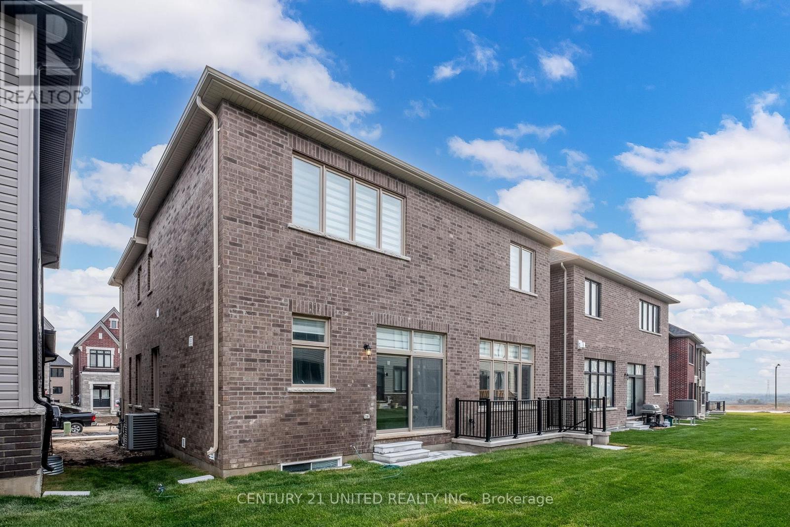 1040 Unit A Suddard Avenue, Oshawa (Kedron), ON - Outdoor