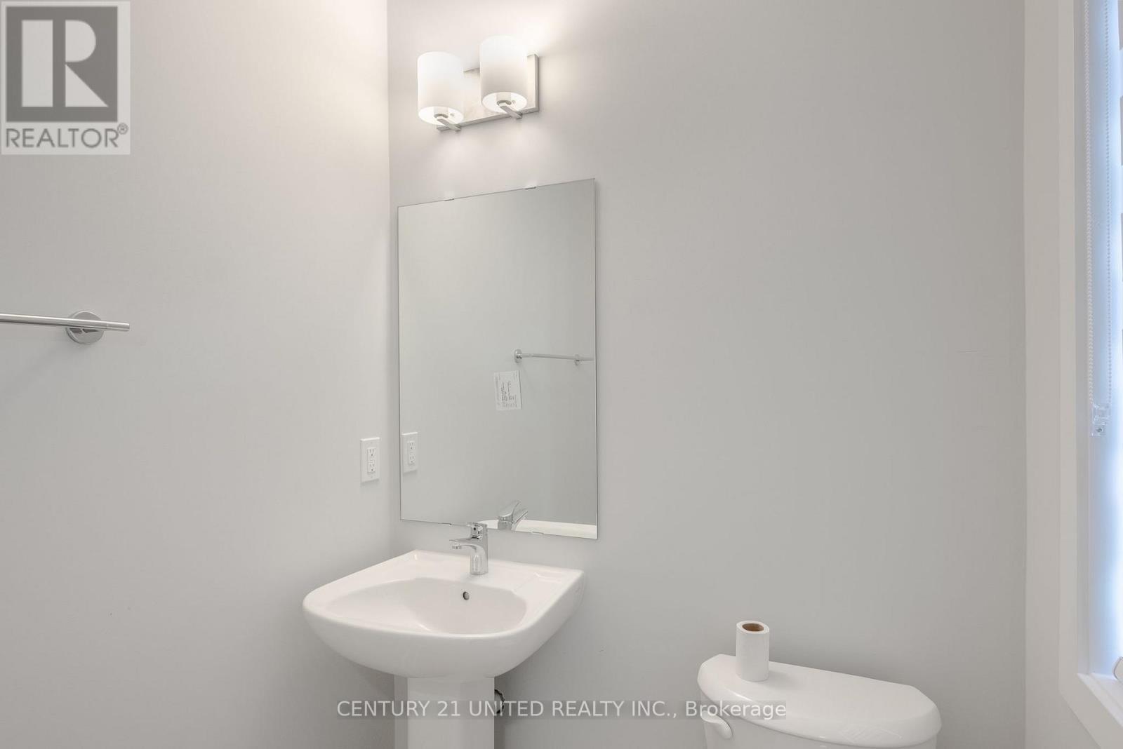 1040 Unit A Suddard Avenue, Oshawa (Kedron), ON - Indoor Photo Showing Bathroom