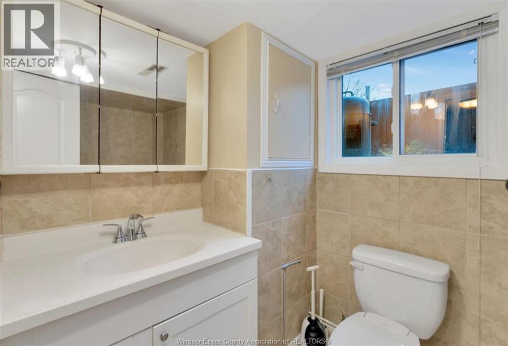 1279 Tourangeau Unit# Lower, Windsor, ON - Indoor Photo Showing Bathroom