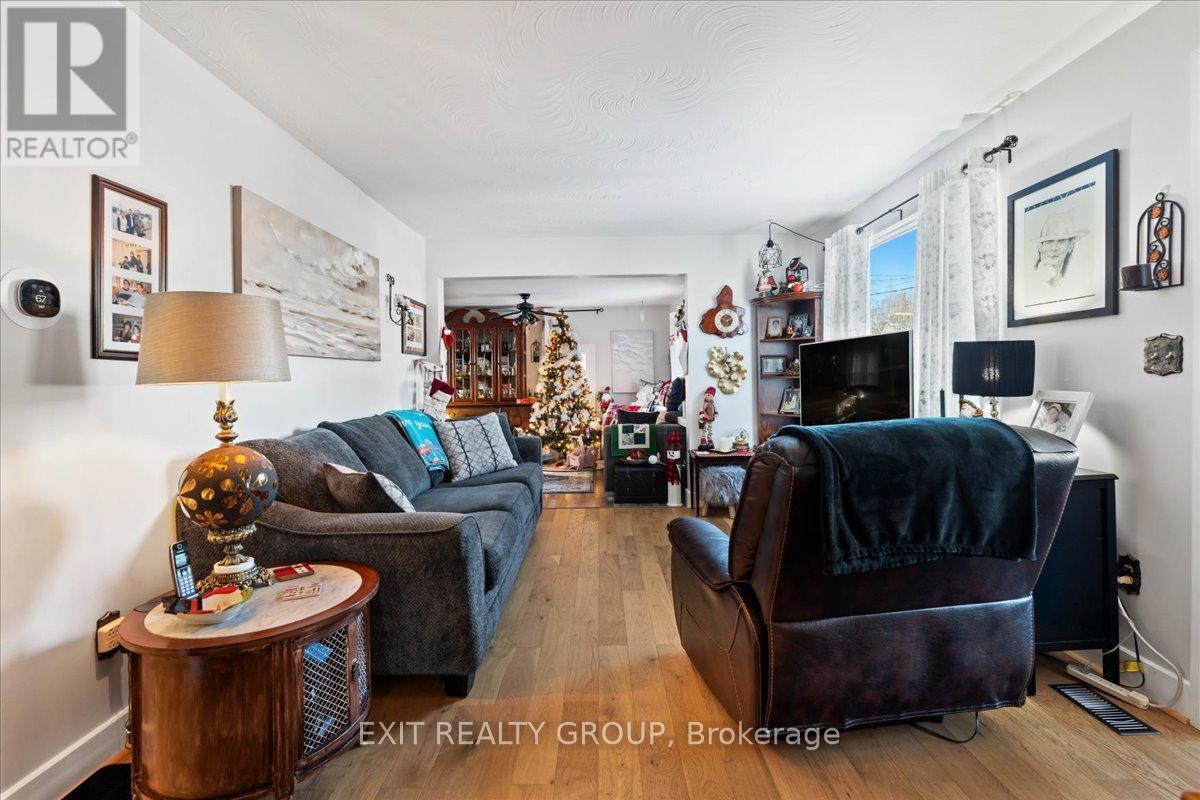 21 North Hastings Avenue, Marmora And Lake (Marmora Ward), ON - Indoor Photo Showing Living Room