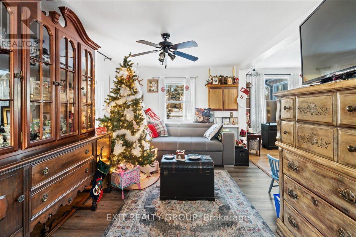 21 North Hastings Avenue, Marmora And Lake (Marmora Ward), ON - Indoor Photo Showing Living Room