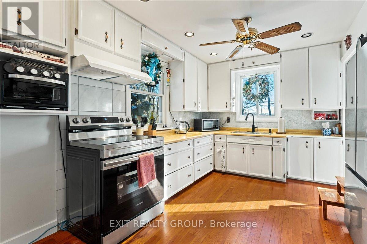 21 North Hastings Avenue, Marmora And Lake (Marmora Ward), ON - Indoor Photo Showing Kitchen