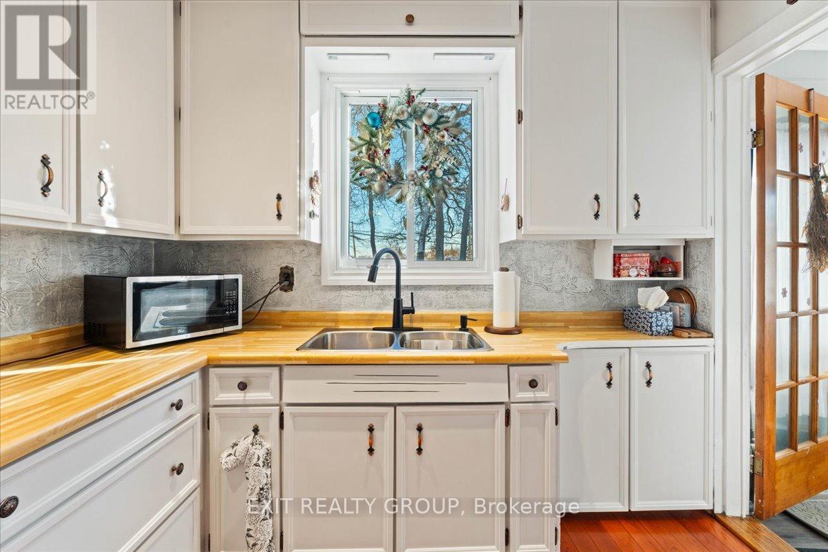21 North Hastings Avenue, Marmora And Lake (Marmora Ward), ON - Indoor Photo Showing Kitchen With Double Sink
