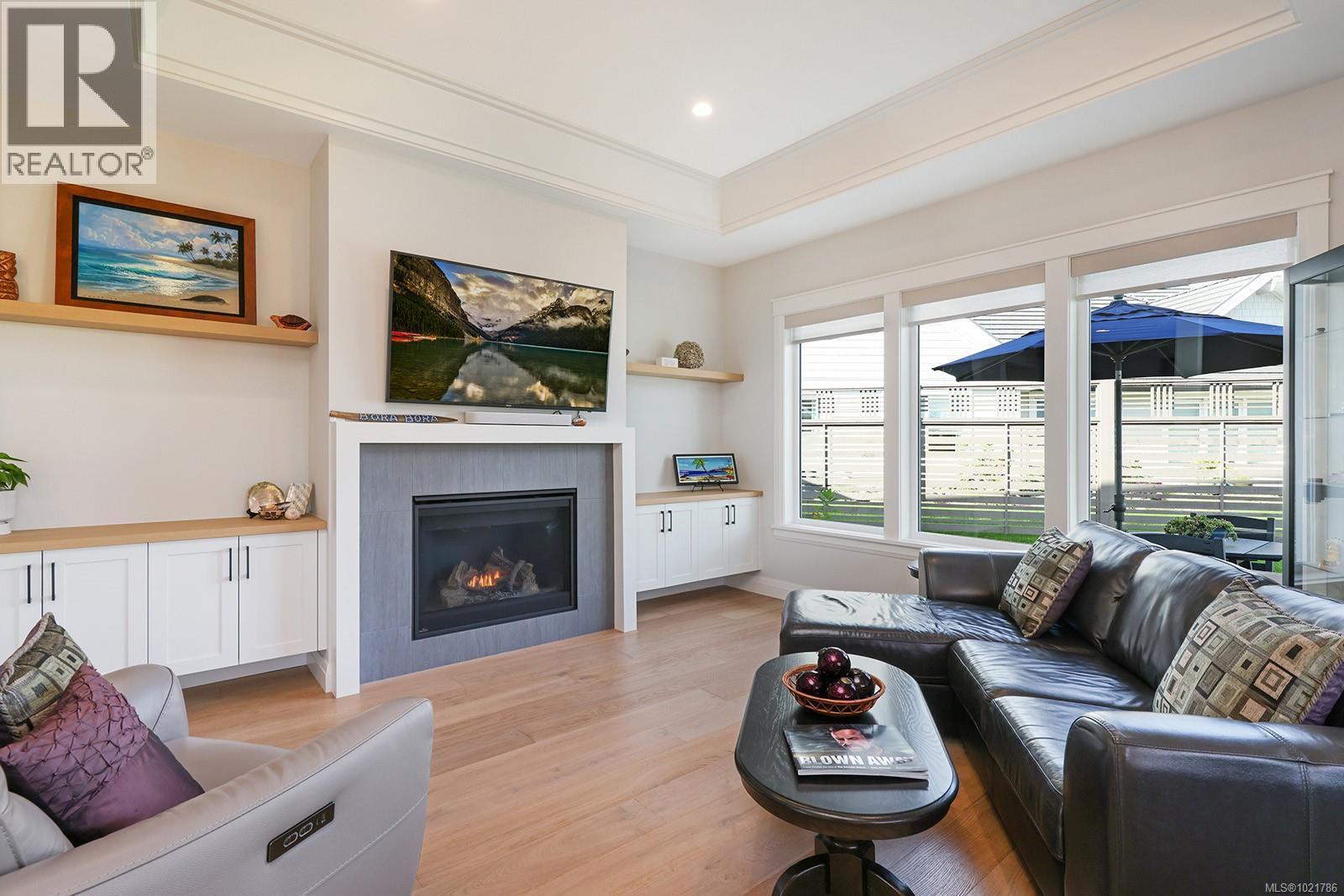 115 1444 Crown Isle Dr, Courtenay, BC - Indoor Photo Showing Living Room With Fireplace