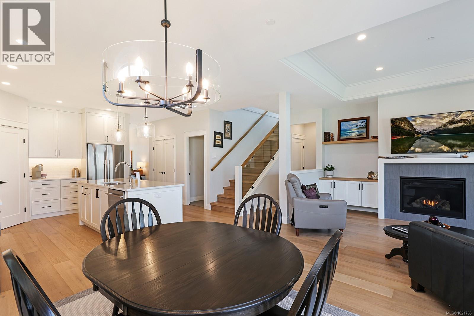 115 1444 Crown Isle Dr, Courtenay, BC - Indoor Photo Showing Dining Room
