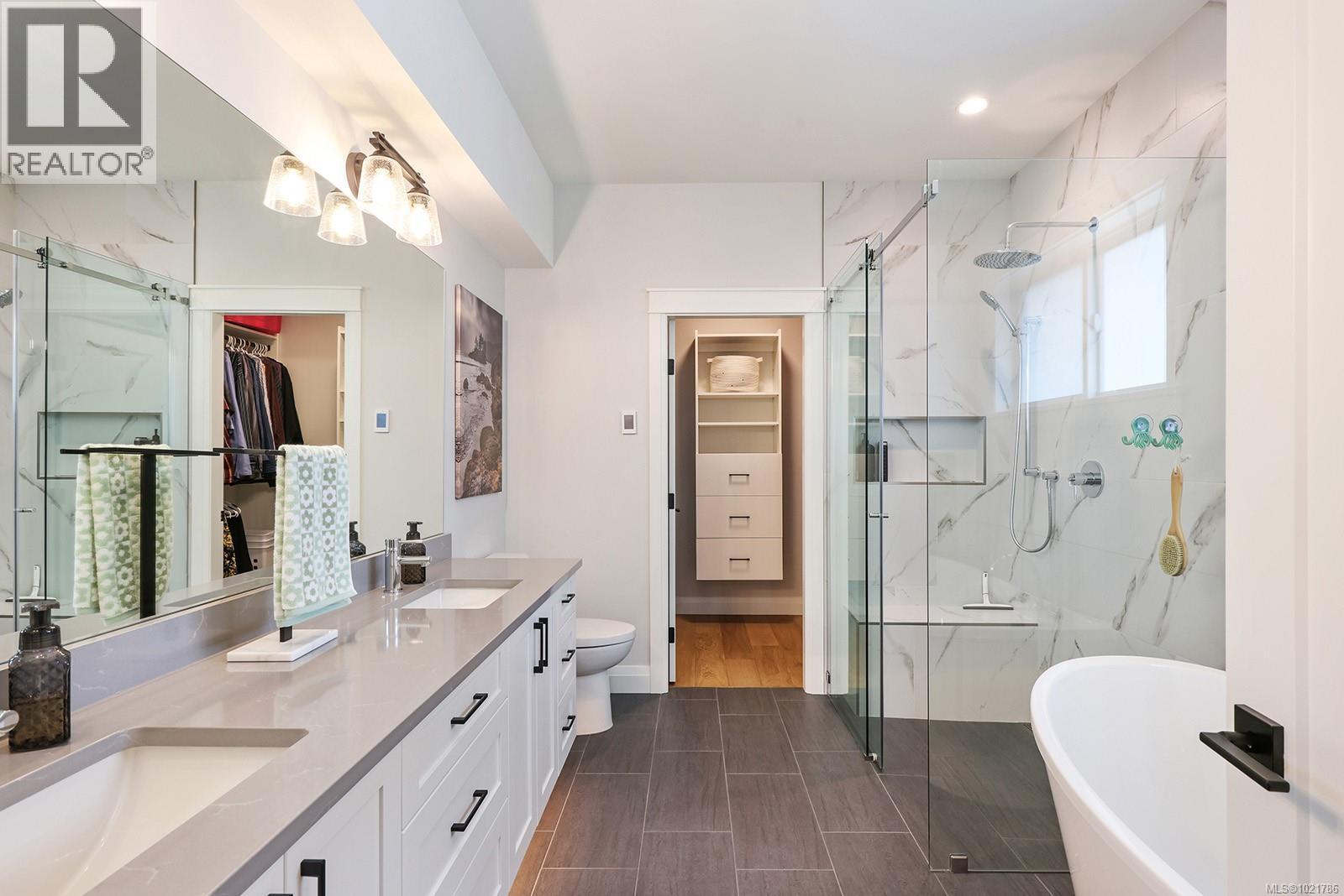 115 1444 Crown Isle Dr, Courtenay, BC - Indoor Photo Showing Bathroom