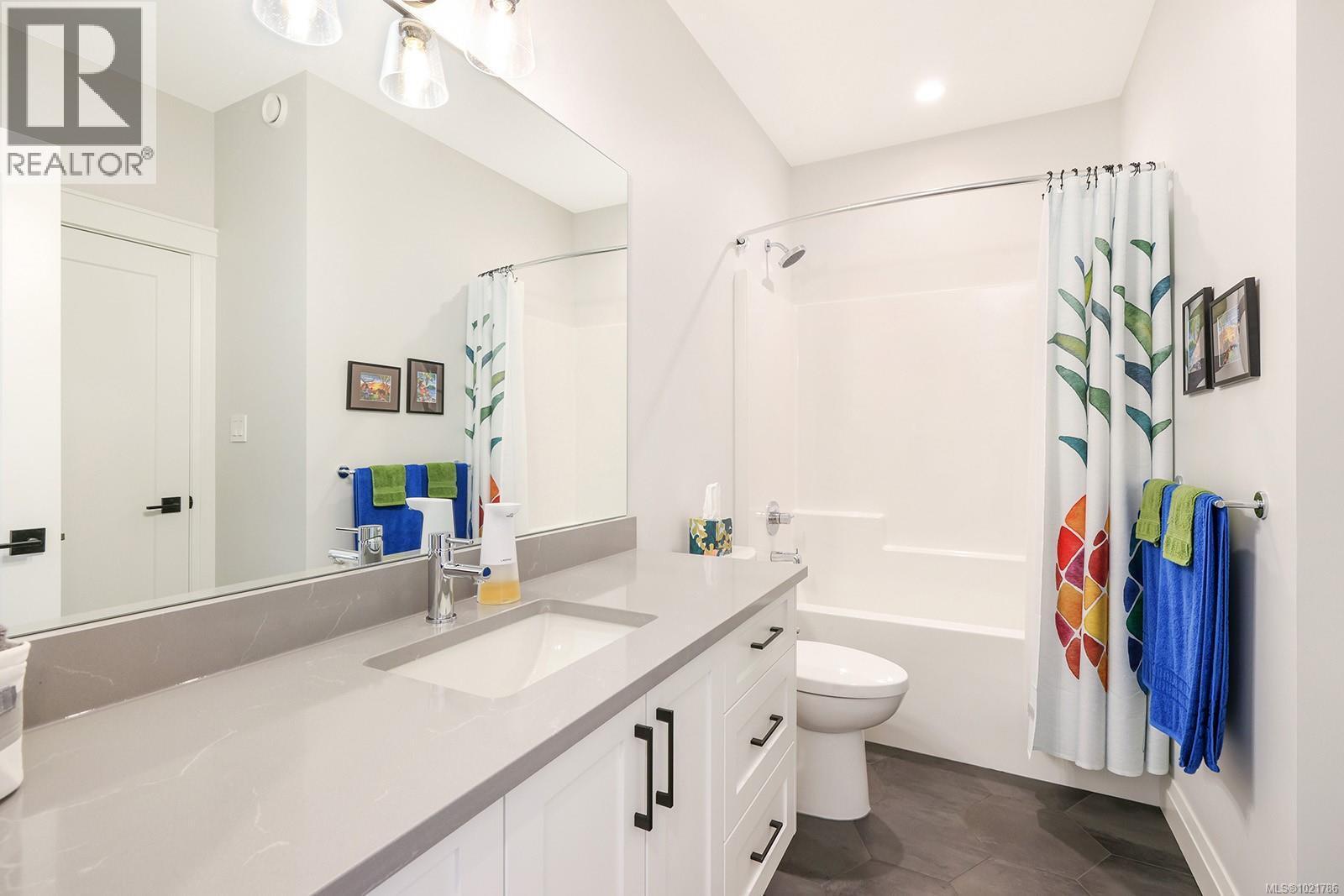 115 1444 Crown Isle Dr, Courtenay, BC - Indoor Photo Showing Bathroom