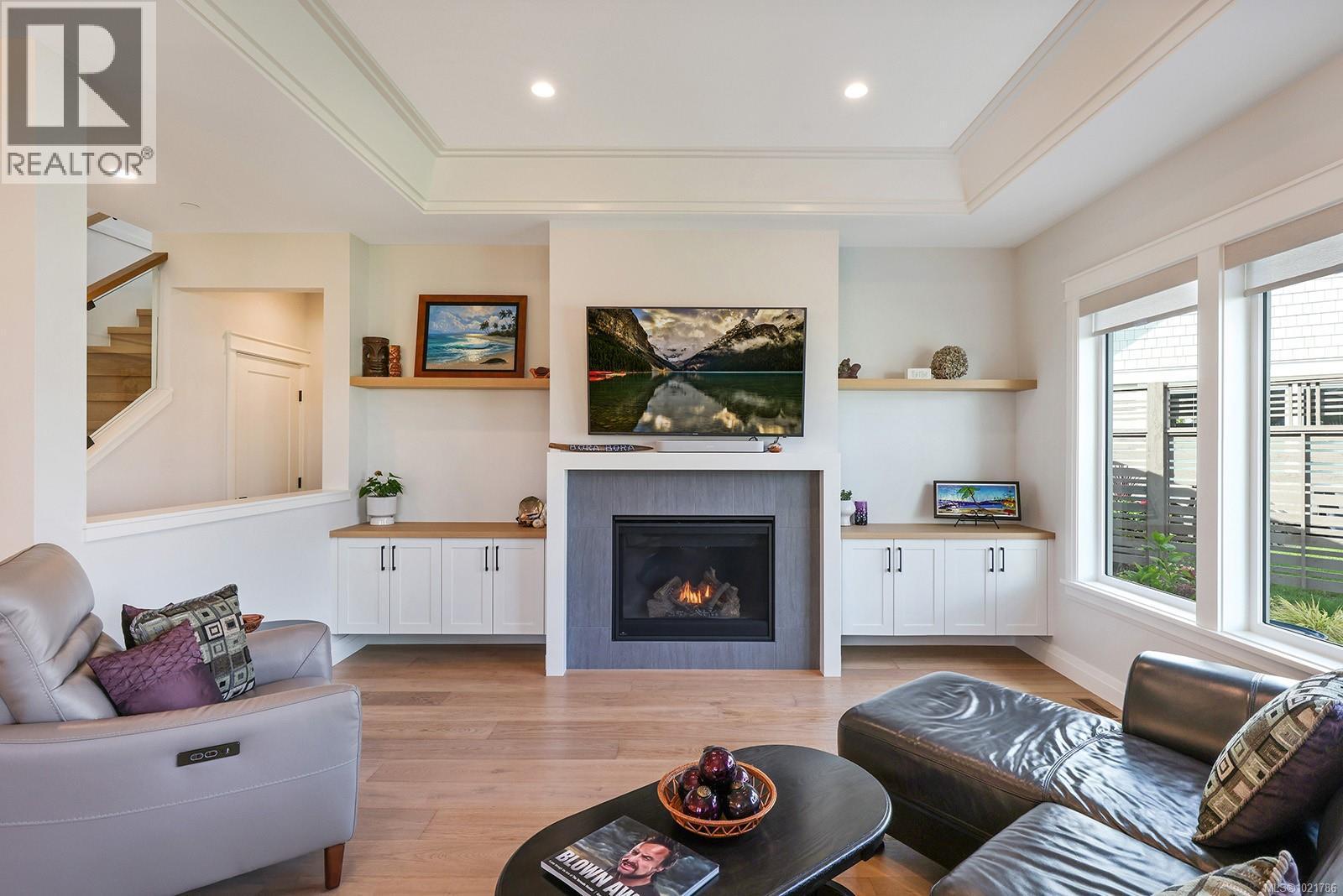 115 1444 Crown Isle Dr, Courtenay, BC - Indoor Photo Showing Living Room With Fireplace