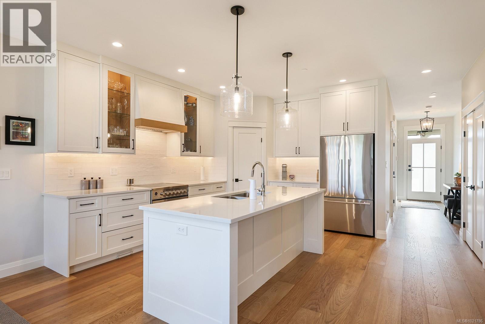 115 1444 Crown Isle Dr, Courtenay, BC - Indoor Photo Showing Kitchen With Upgraded Kitchen