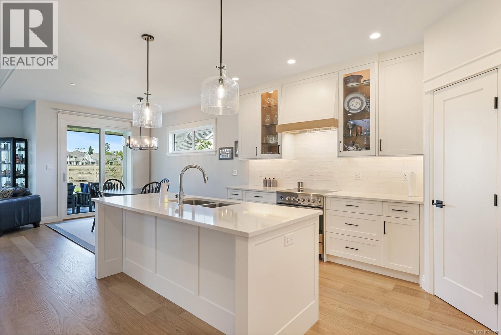 115 1444 Crown Isle Dr, Courtenay, BC - Indoor Photo Showing Kitchen With Double Sink With Upgraded Kitchen