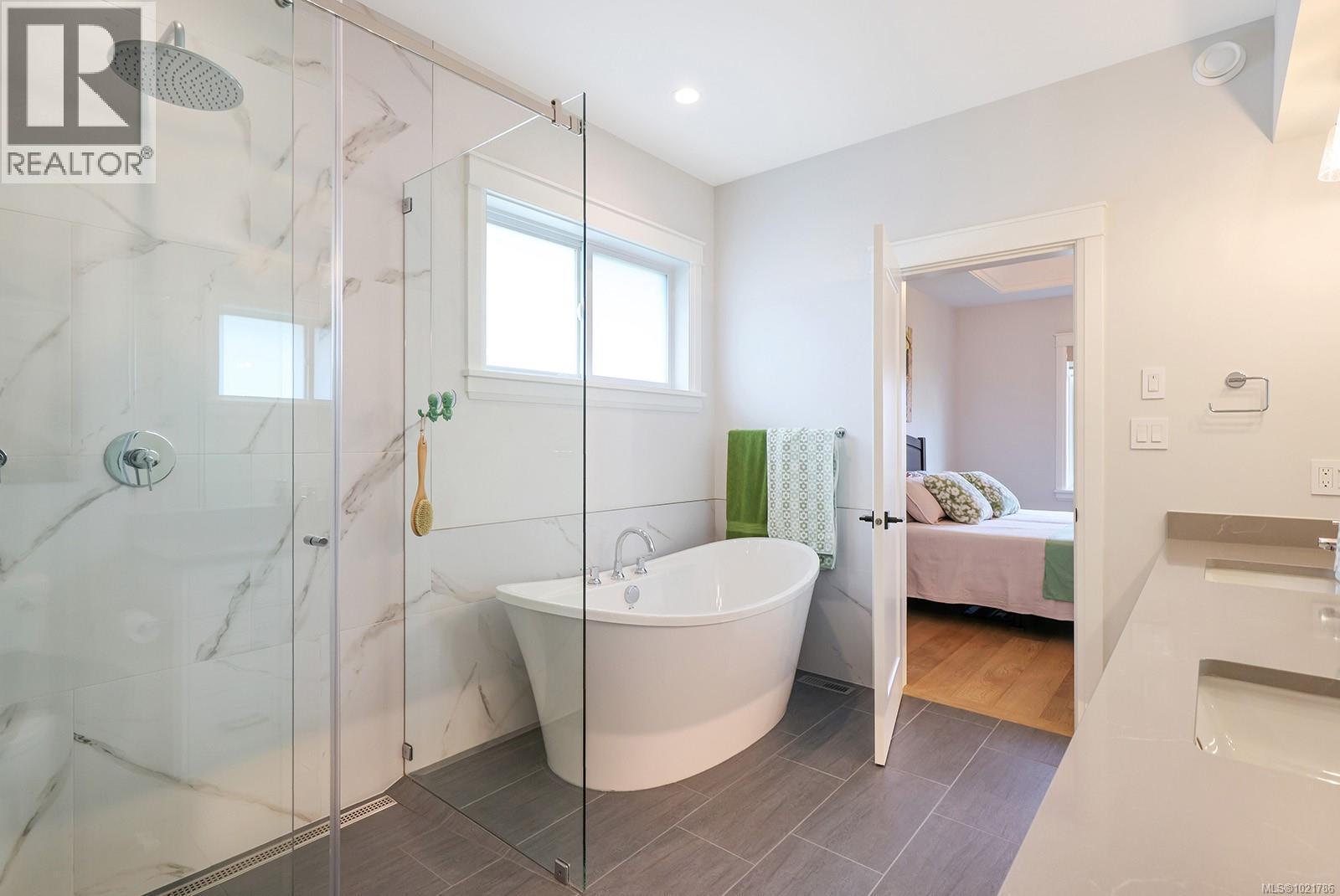 115 1444 Crown Isle Dr, Courtenay, BC - Indoor Photo Showing Bathroom