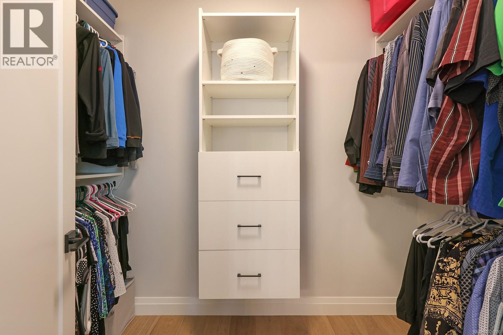 115 1444 Crown Isle Dr, Courtenay, BC - Indoor With Storage