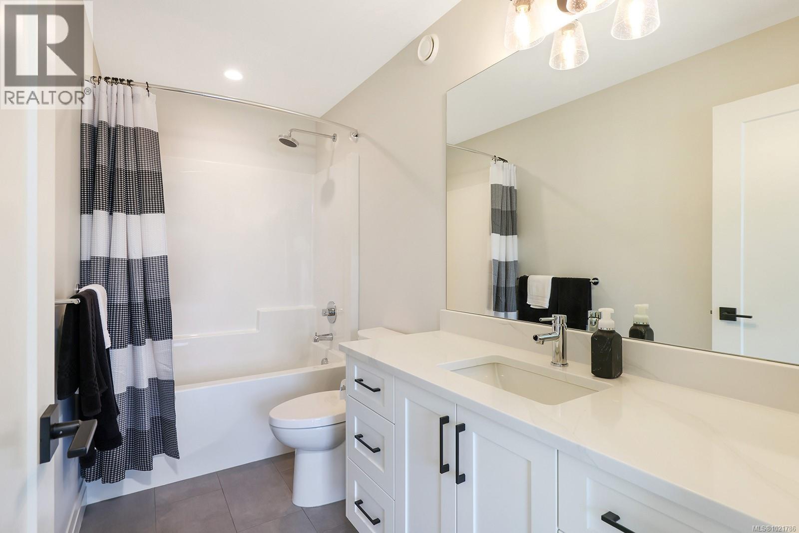 115 1444 Crown Isle Dr, Courtenay, BC - Indoor Photo Showing Bathroom