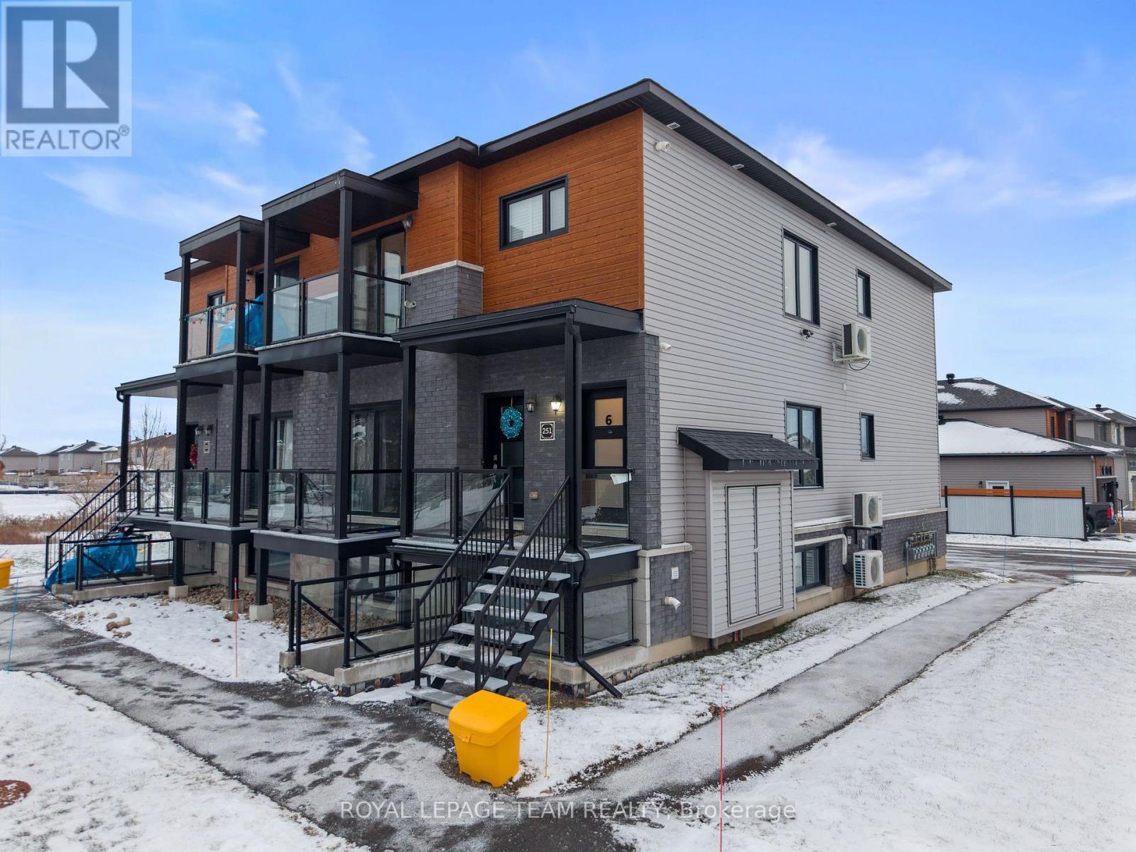 6 - 251 Capri Avenue, Russell, ON - Outdoor With Balcony