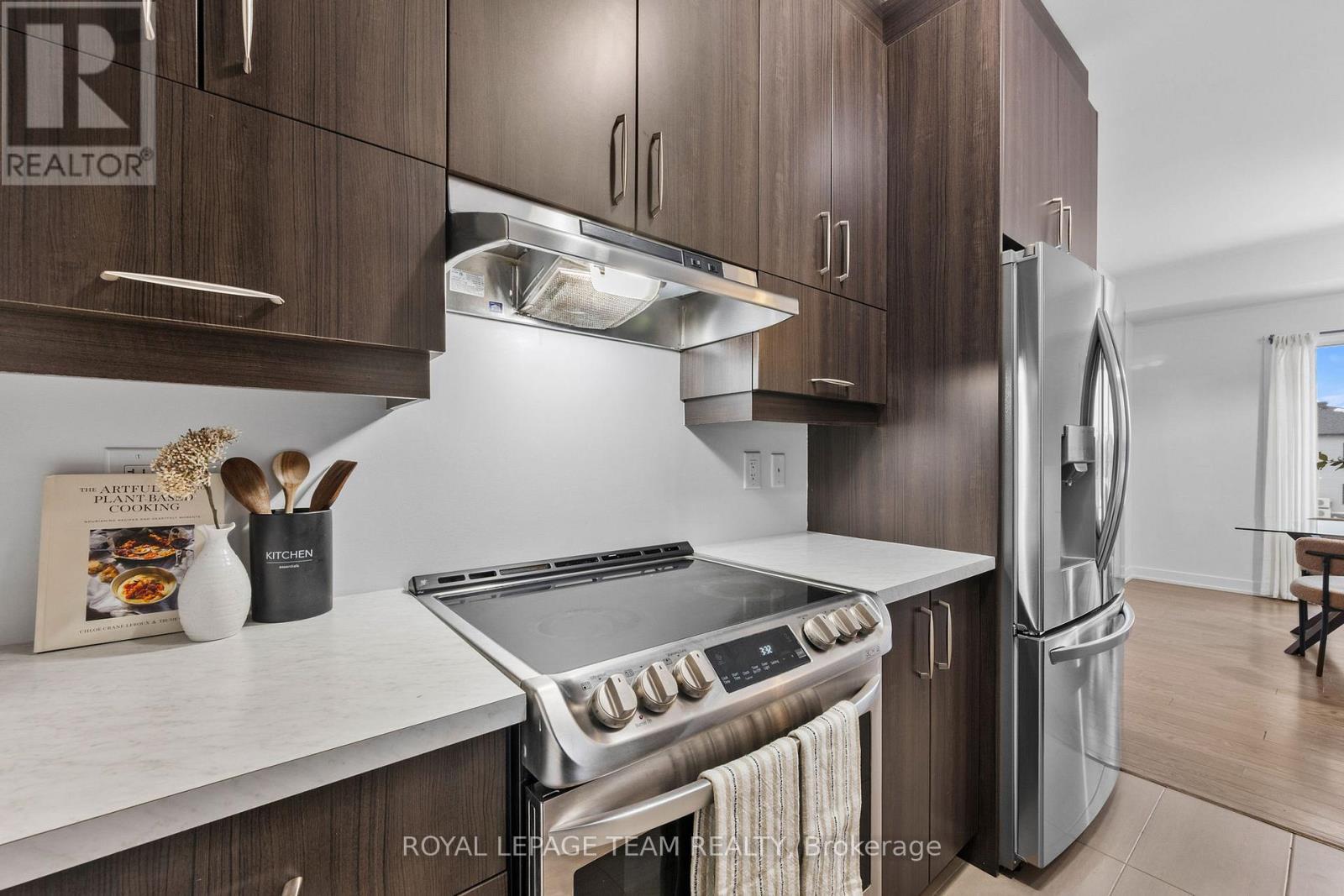 6 - 251 Capri Avenue, Russell, ON - Indoor Photo Showing Kitchen
