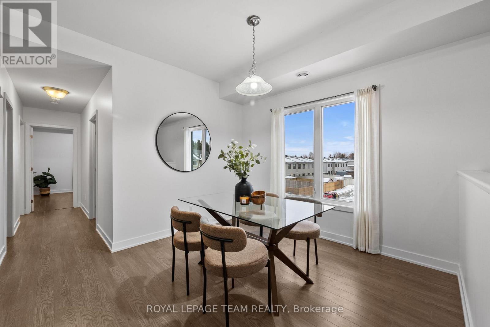 6 - 251 Capri Avenue, Russell, ON - Indoor Photo Showing Dining Room