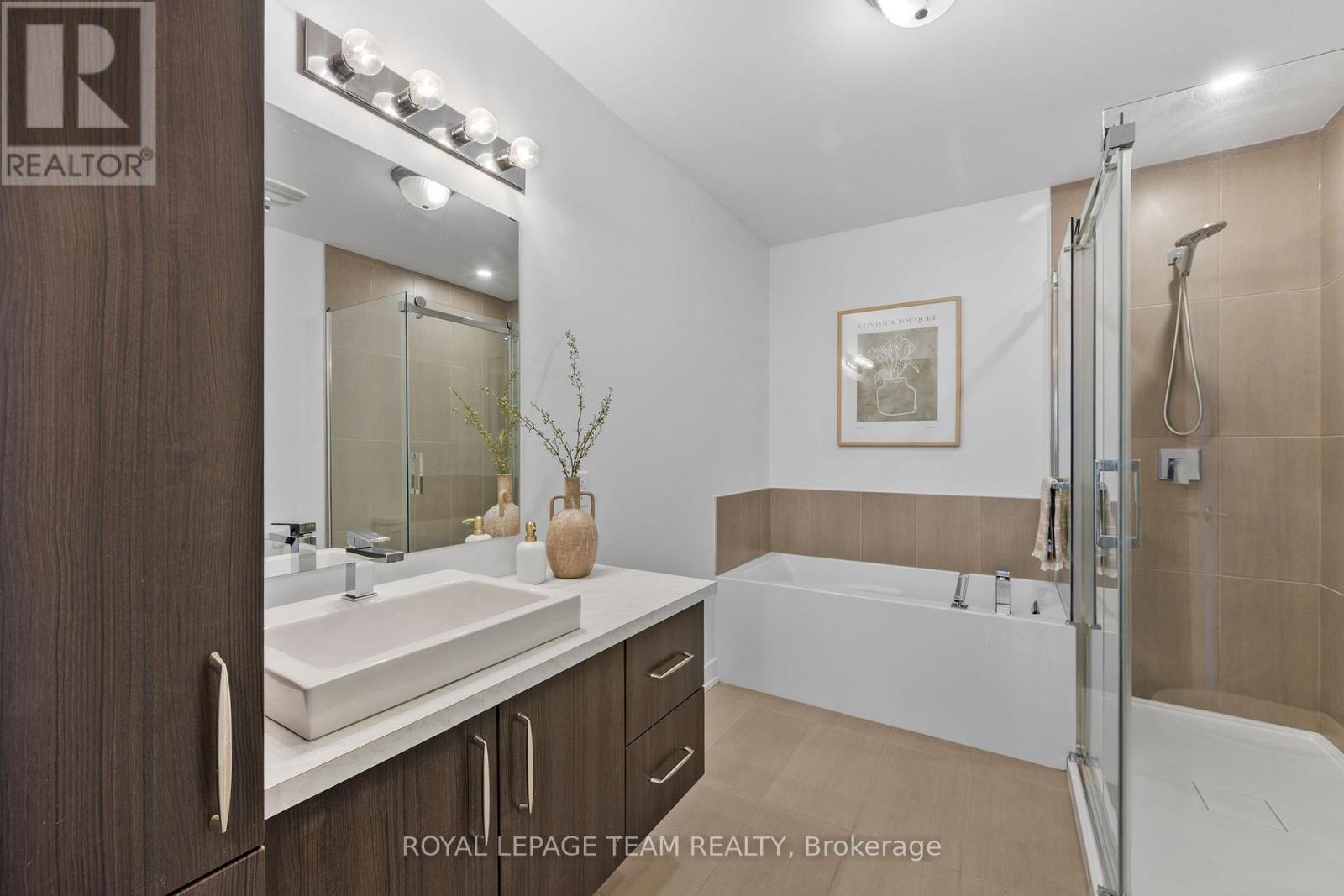 6 - 251 Capri Avenue, Russell, ON - Indoor Photo Showing Bathroom