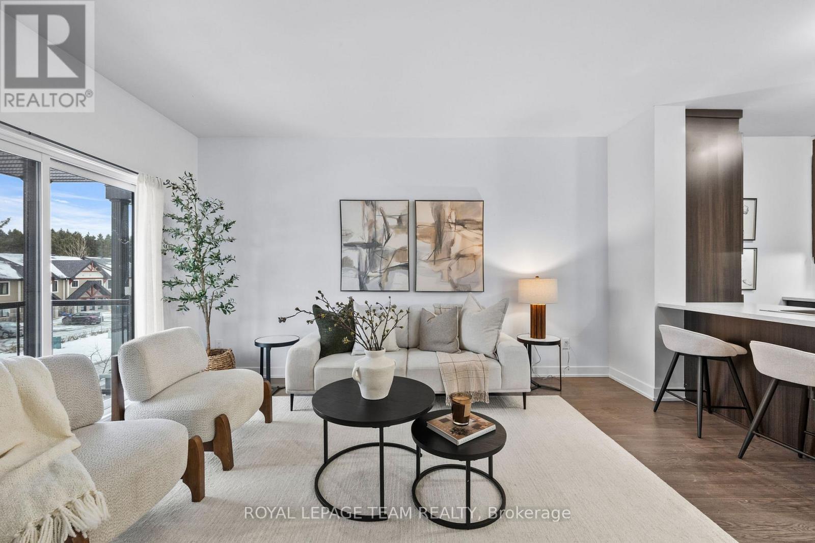 6 - 251 Capri Avenue, Russell, ON - Indoor Photo Showing Living Room