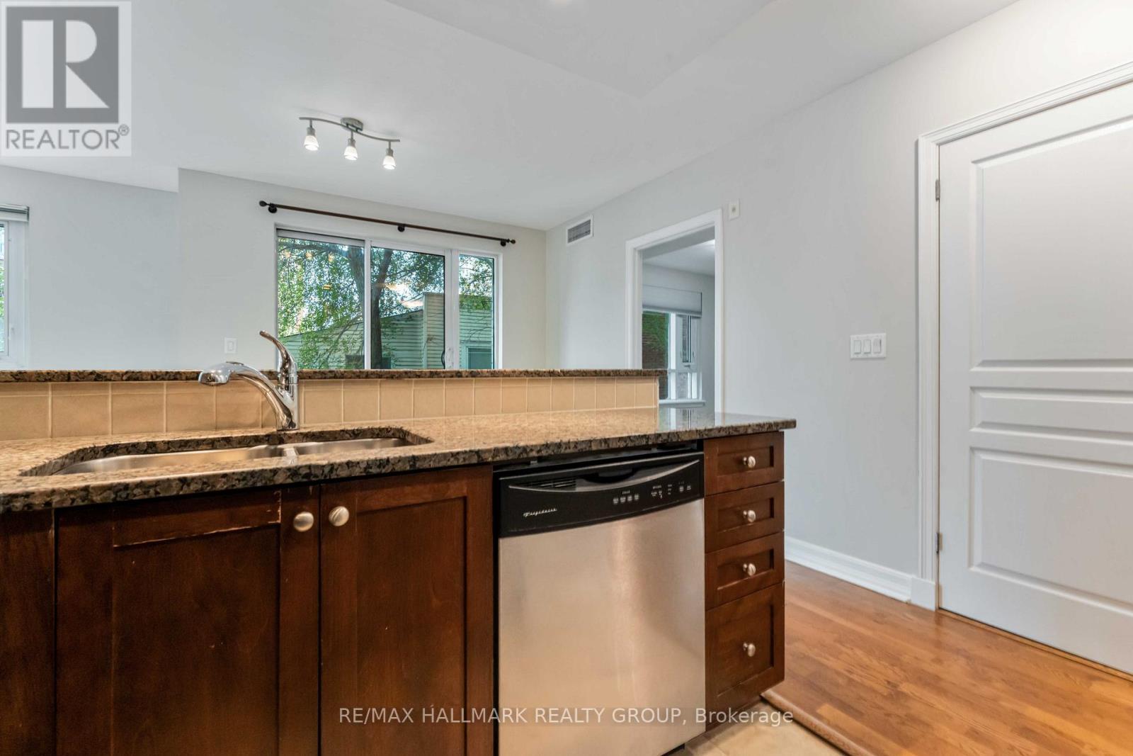 204 - 200 Besserer Street, Ottawa, ON - Indoor Photo Showing Kitchen With Double Sink