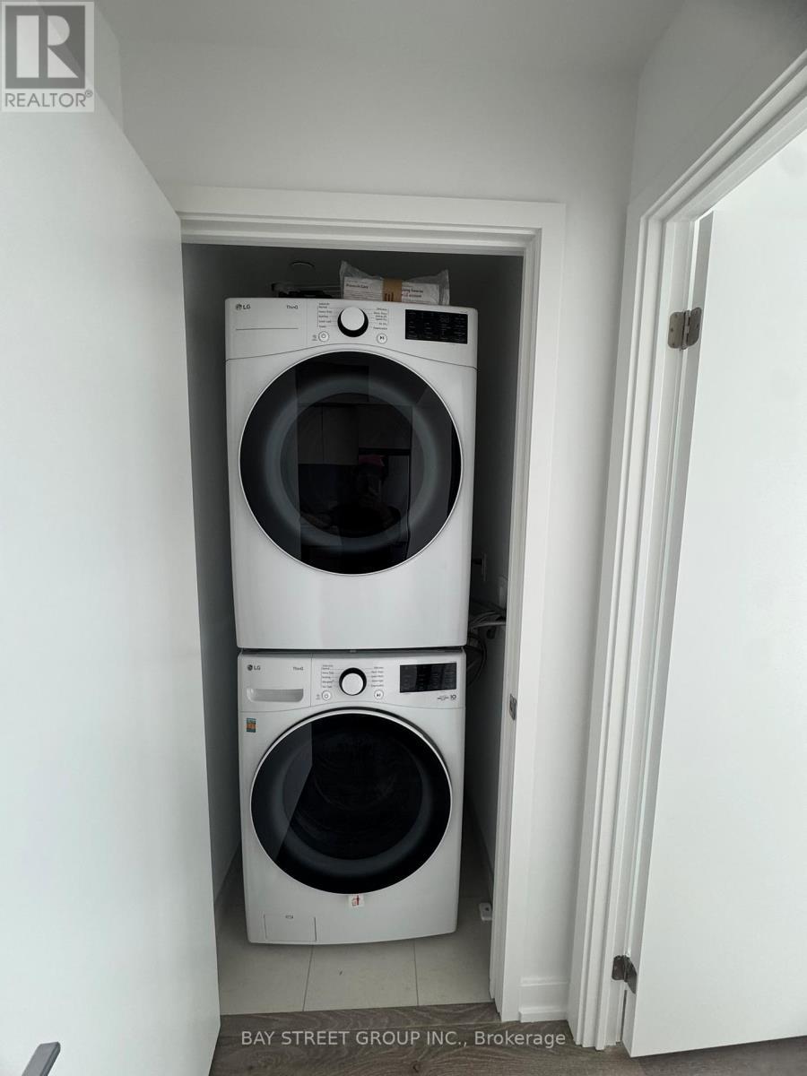 3405 - 395 Square One Drive, Mississauga, ON - Indoor Photo Showing Laundry Room