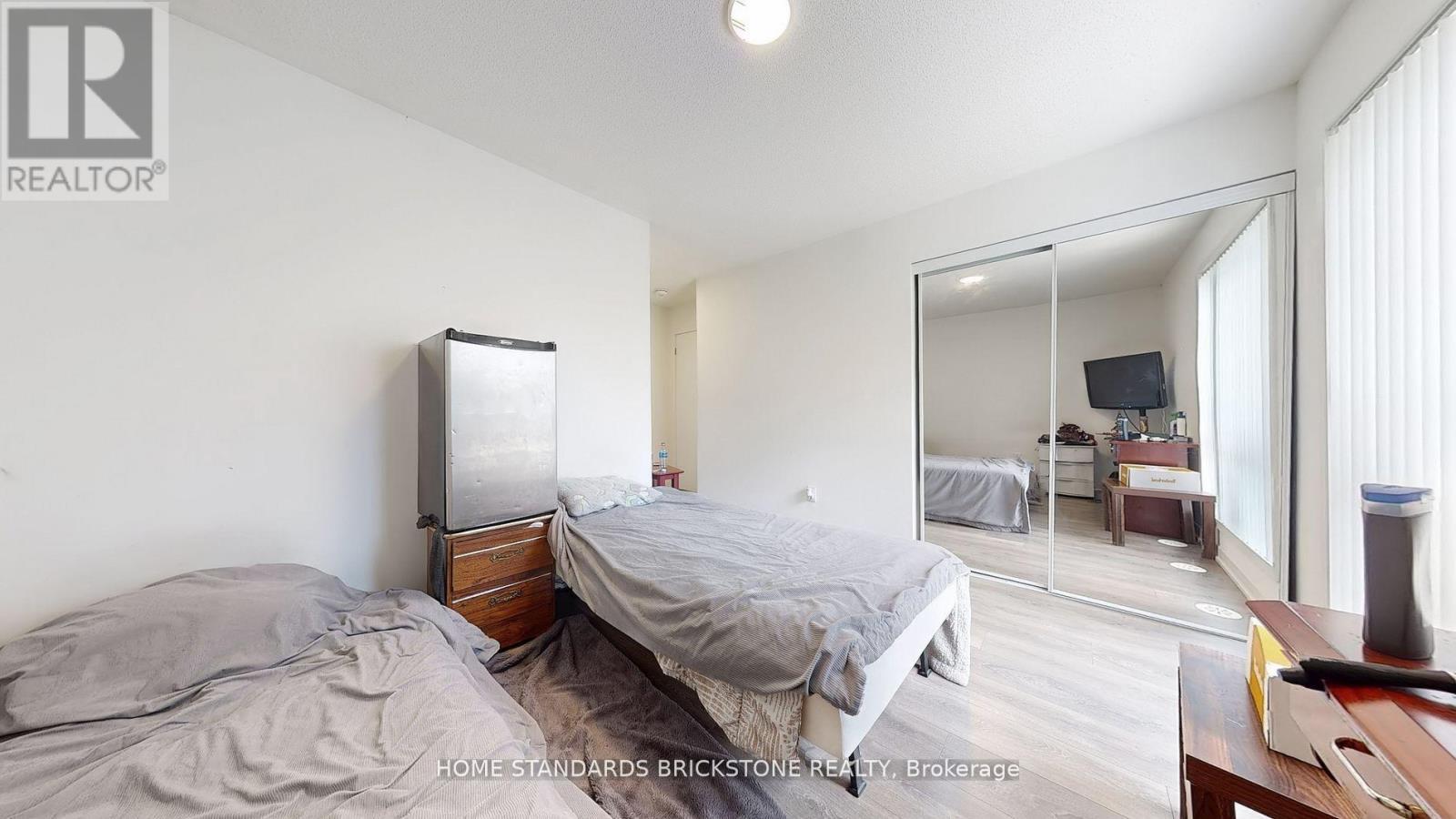 H212 - 90 Canon Jackson Drive, Toronto, ON - Indoor Photo Showing Bedroom