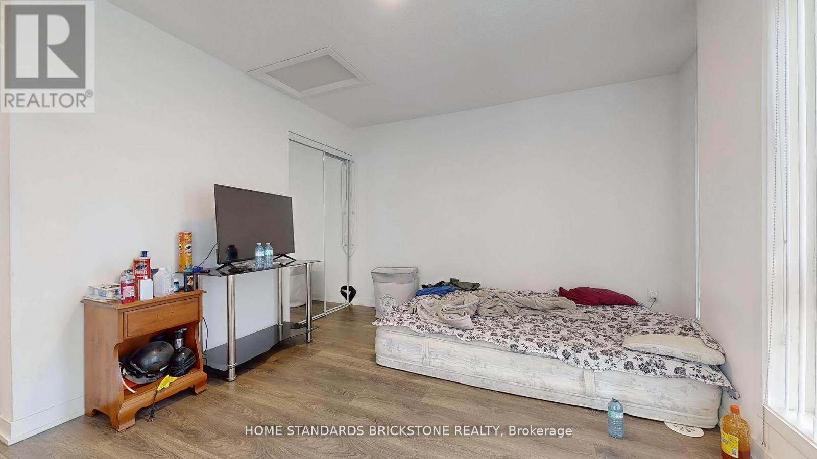 H212 - 90 Canon Jackson Drive, Toronto, ON - Indoor Photo Showing Bedroom