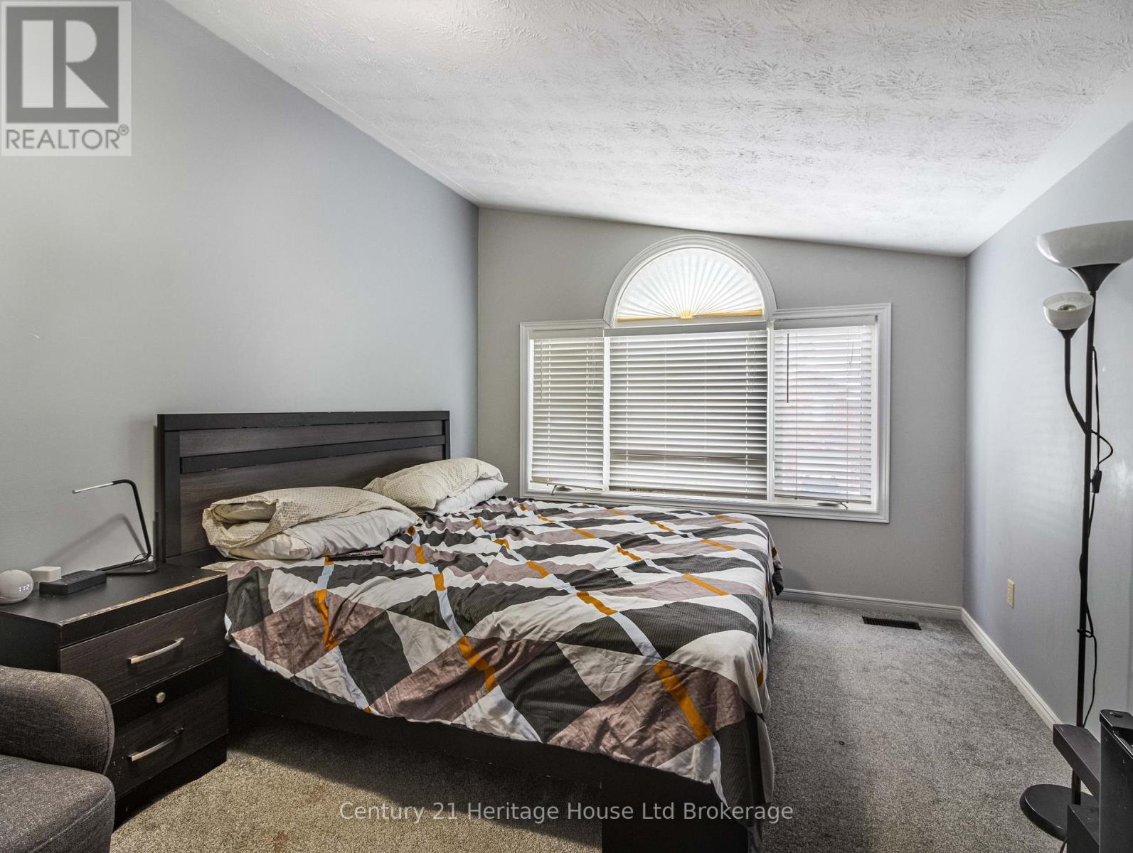 8 Mohican Drive, Woodstock (Woodstock - North), ON - Indoor Photo Showing Bedroom