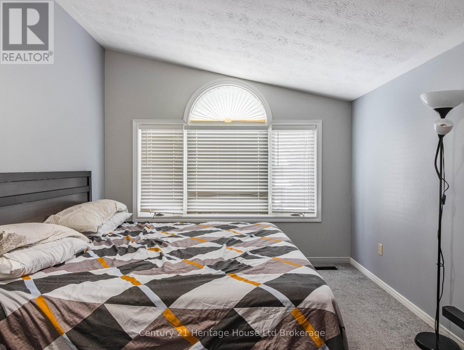 8 Mohican Drive, Woodstock (Woodstock - North), ON - Indoor Photo Showing Bedroom