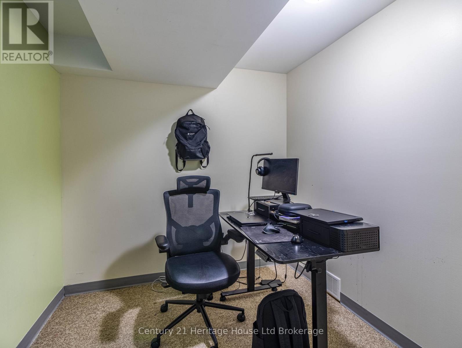 8 Mohican Drive, Woodstock (Woodstock - North), ON - Indoor Photo Showing Office