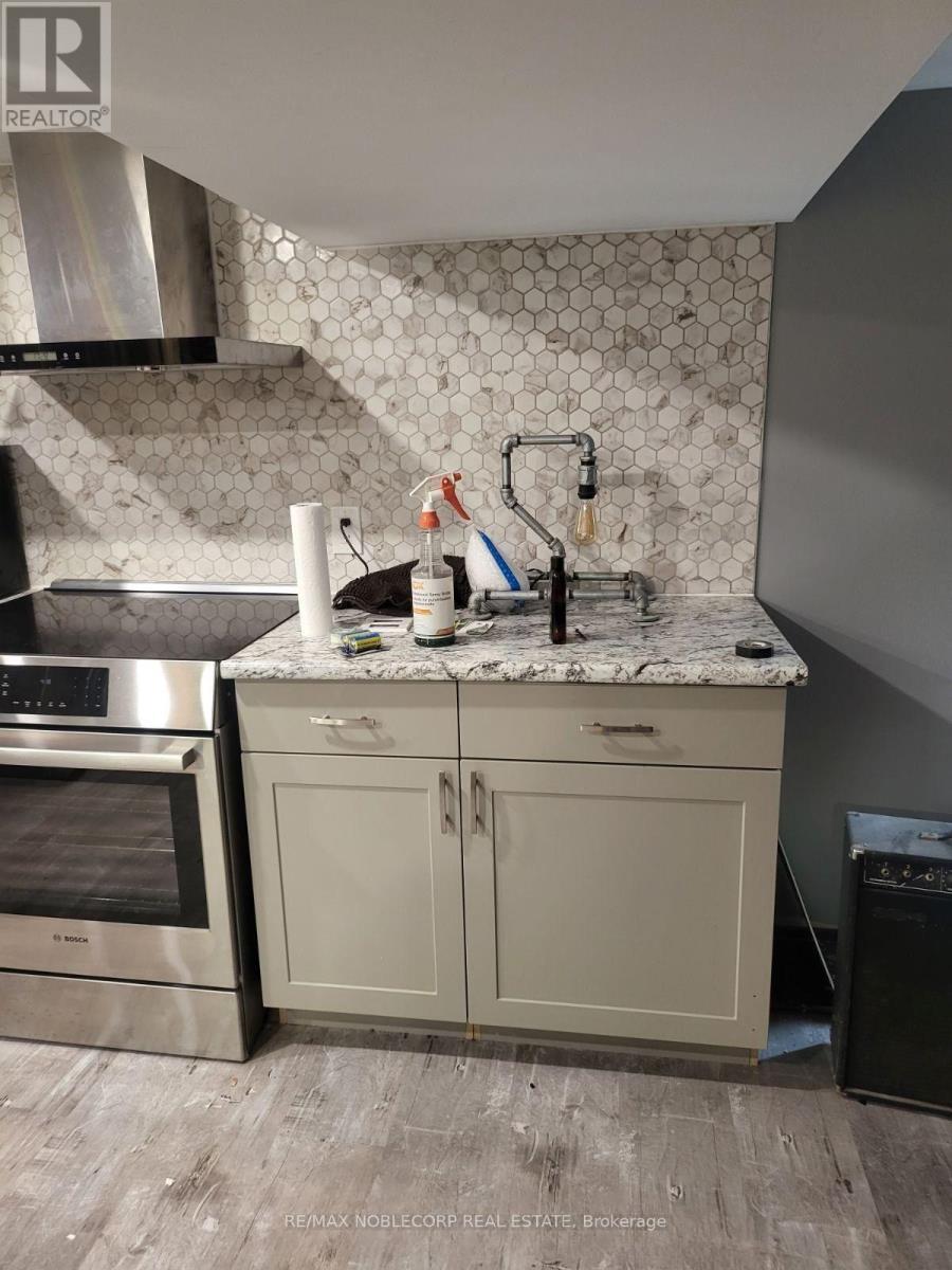 Bsmt - 56 Argyle Crescent, St. Catharines, ON - Indoor Photo Showing Kitchen