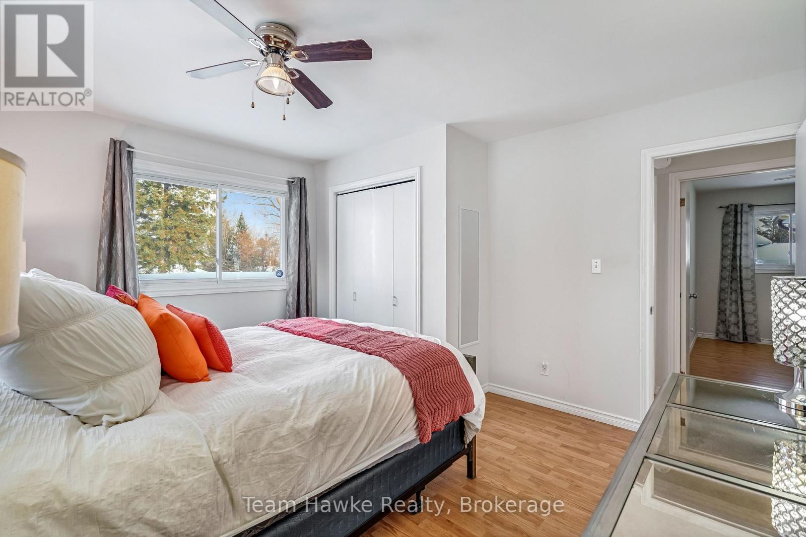 264 Kingfisher Avenue, Tay (Port Mcnicoll), ON - Indoor Photo Showing Bedroom