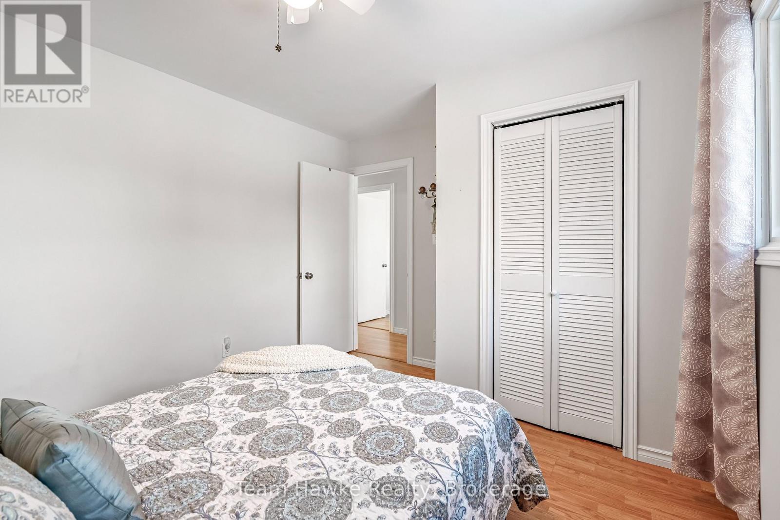 264 Kingfisher Avenue, Tay (Port Mcnicoll), ON - Indoor Photo Showing Bedroom
