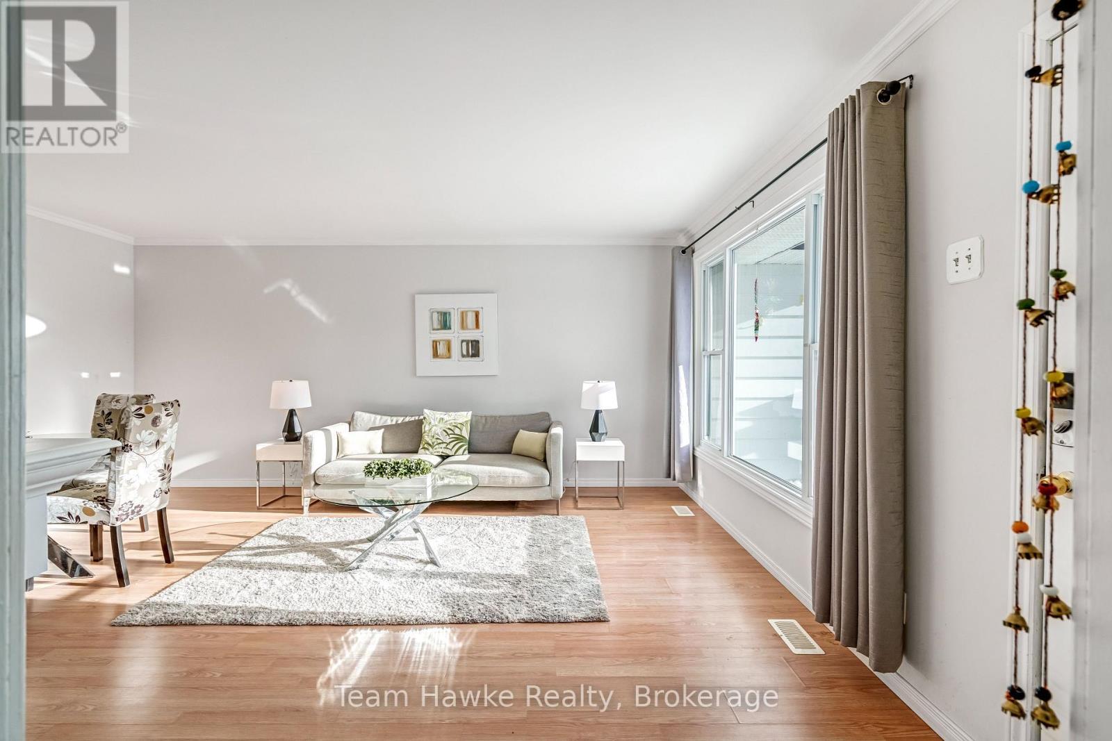 264 Kingfisher Avenue, Tay (Port Mcnicoll), ON - Indoor Photo Showing Living Room