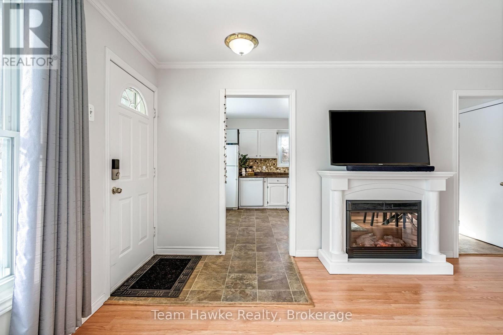 264 Kingfisher Avenue, Tay (Port Mcnicoll), ON - Indoor With Fireplace