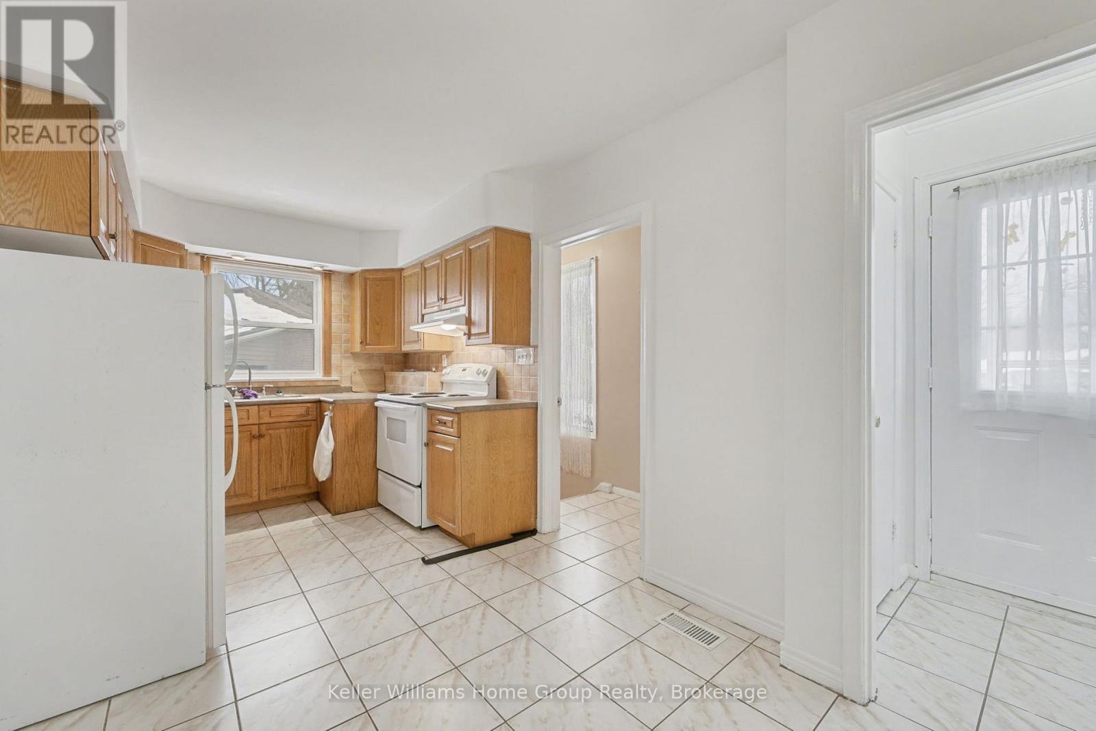 18 Gower Court, Halton Hills (Georgetown), ON - Indoor Photo Showing Kitchen