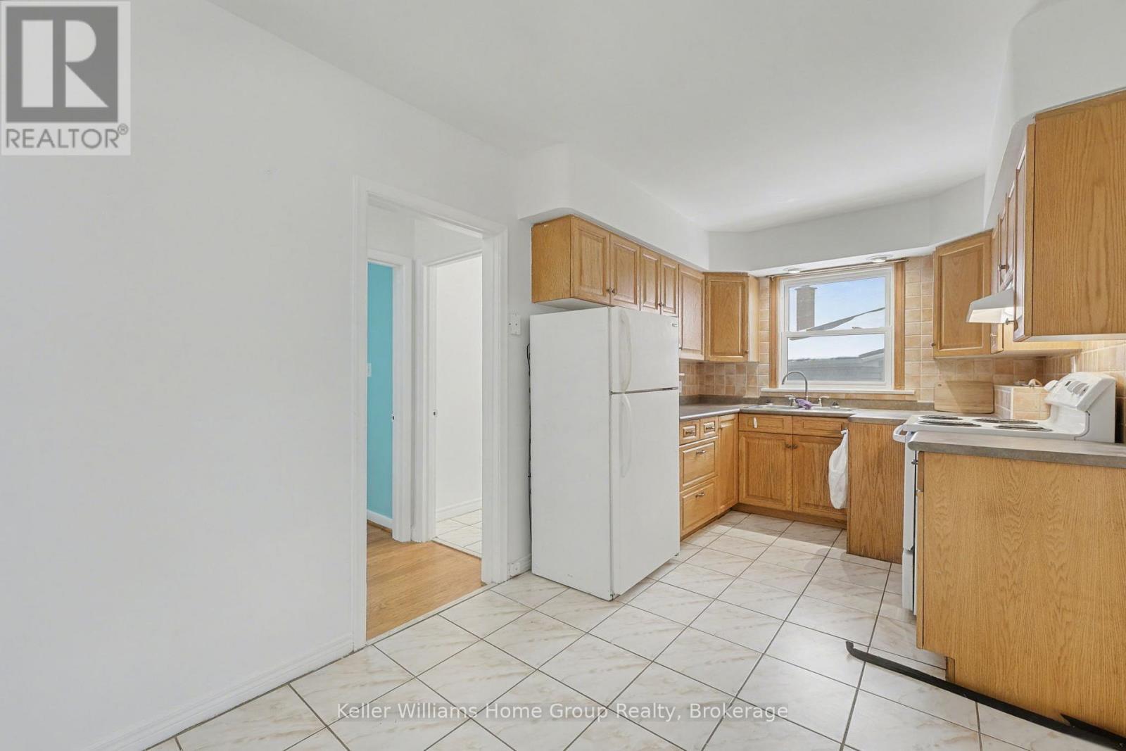 18 Gower Court, Halton Hills (Georgetown), ON - Indoor Photo Showing Kitchen