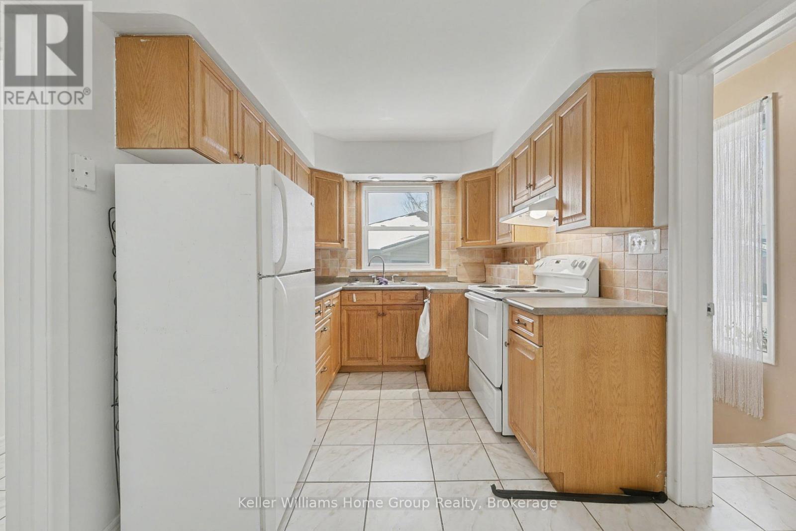 18 Gower Court, Halton Hills (Georgetown), ON - Indoor Photo Showing Kitchen