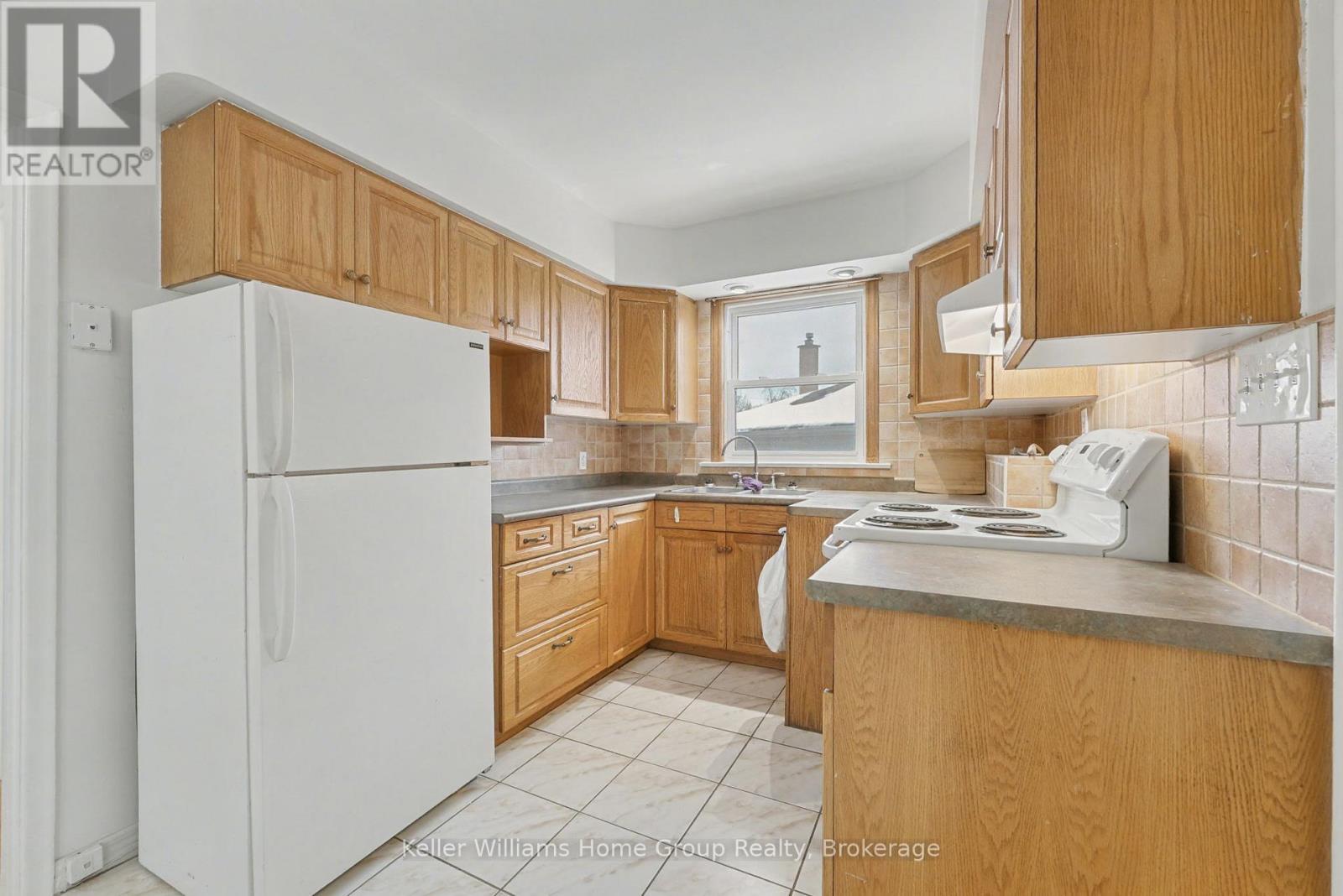 18 Gower Court, Halton Hills (Georgetown), ON - Indoor Photo Showing Kitchen