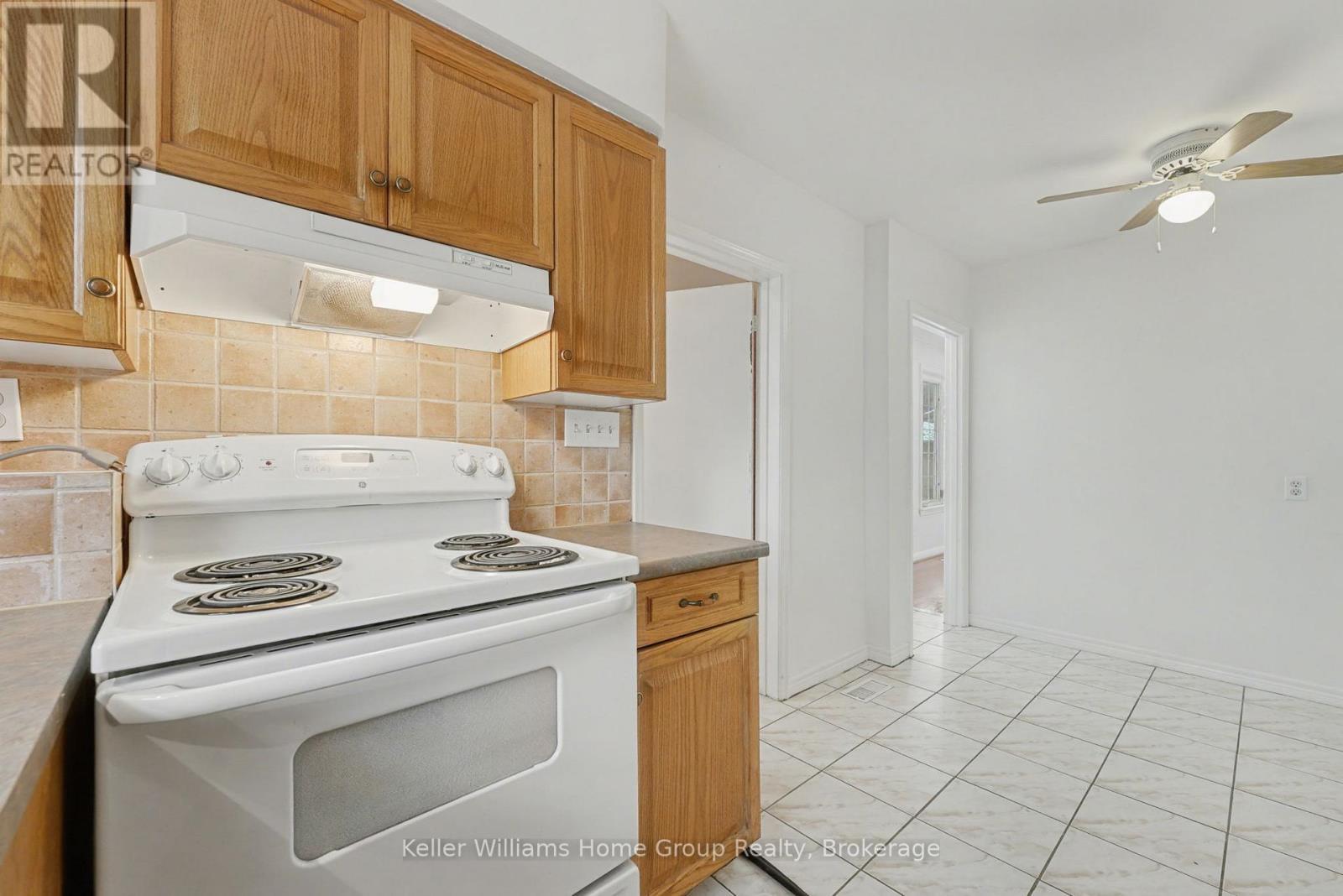 18 Gower Court, Halton Hills (Georgetown), ON - Indoor Photo Showing Kitchen