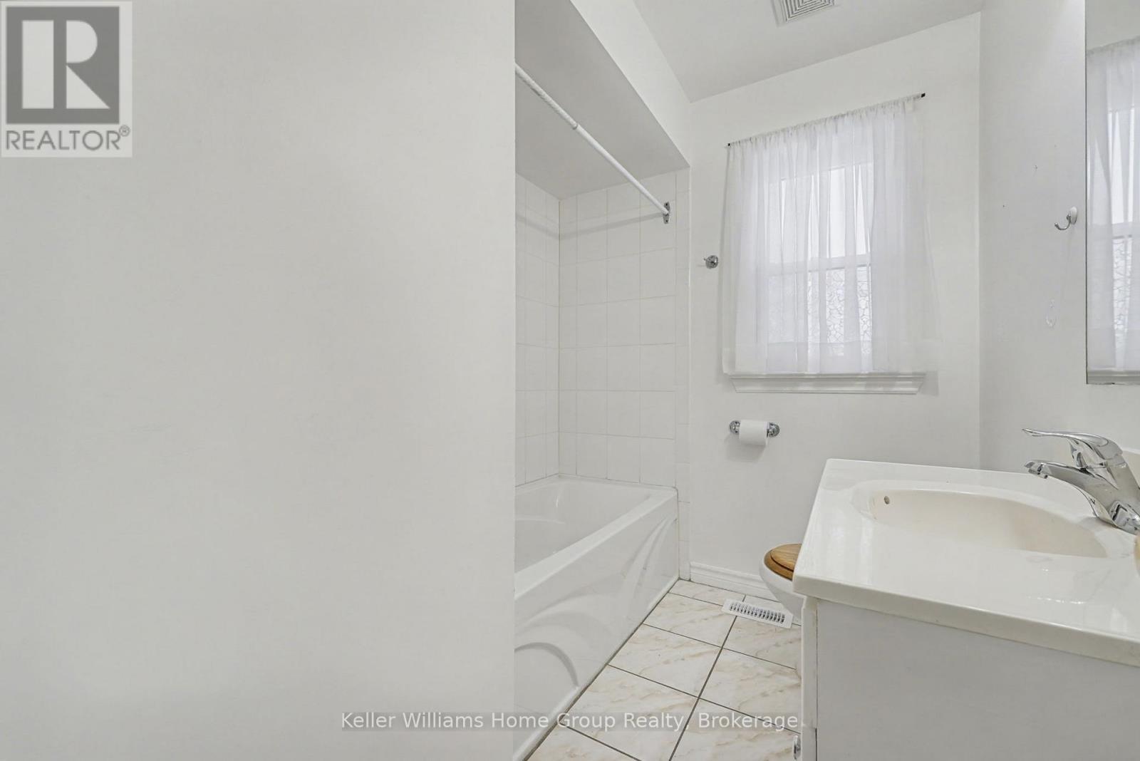 18 Gower Court, Halton Hills (Georgetown), ON - Indoor Photo Showing Bathroom