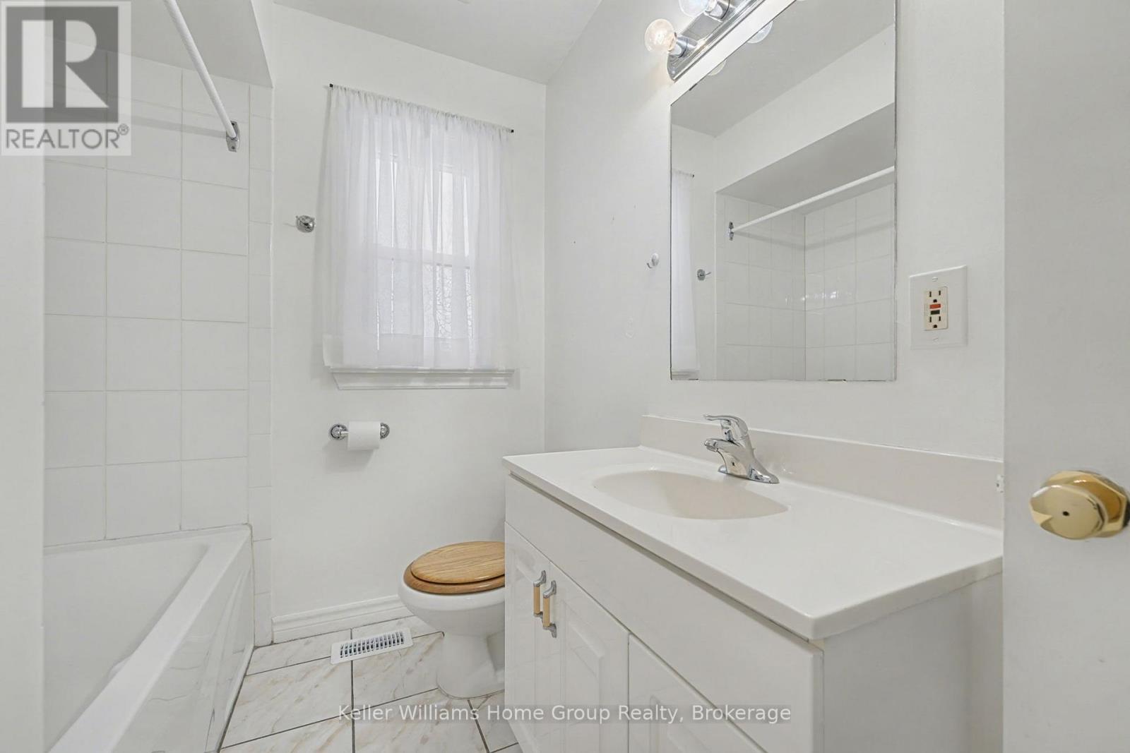 18 Gower Court, Halton Hills (Georgetown), ON - Indoor Photo Showing Bathroom