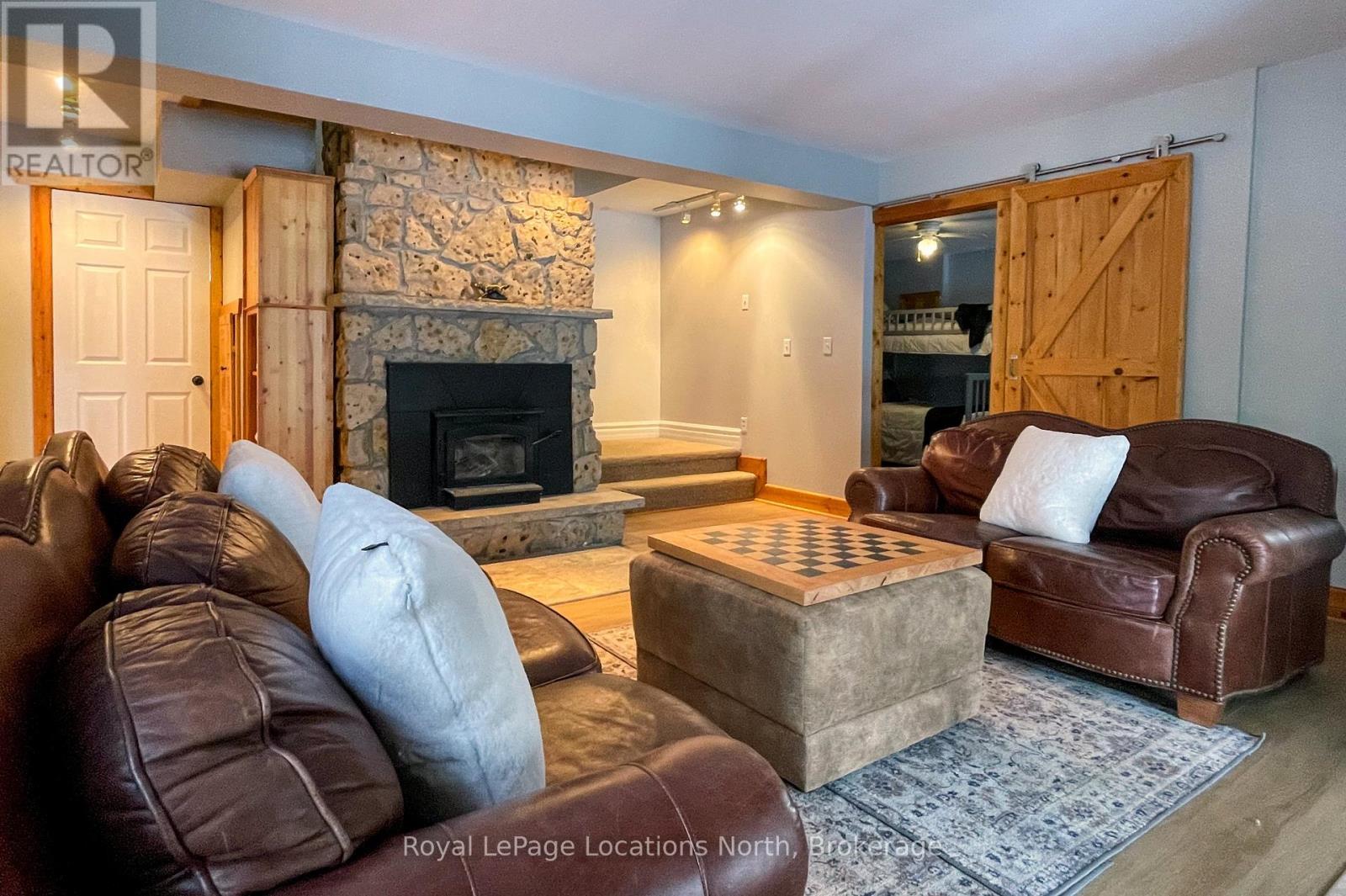637280 St Vincent-Sydenham Townline, Meaford, ON - Indoor Photo Showing Living Room With Fireplace