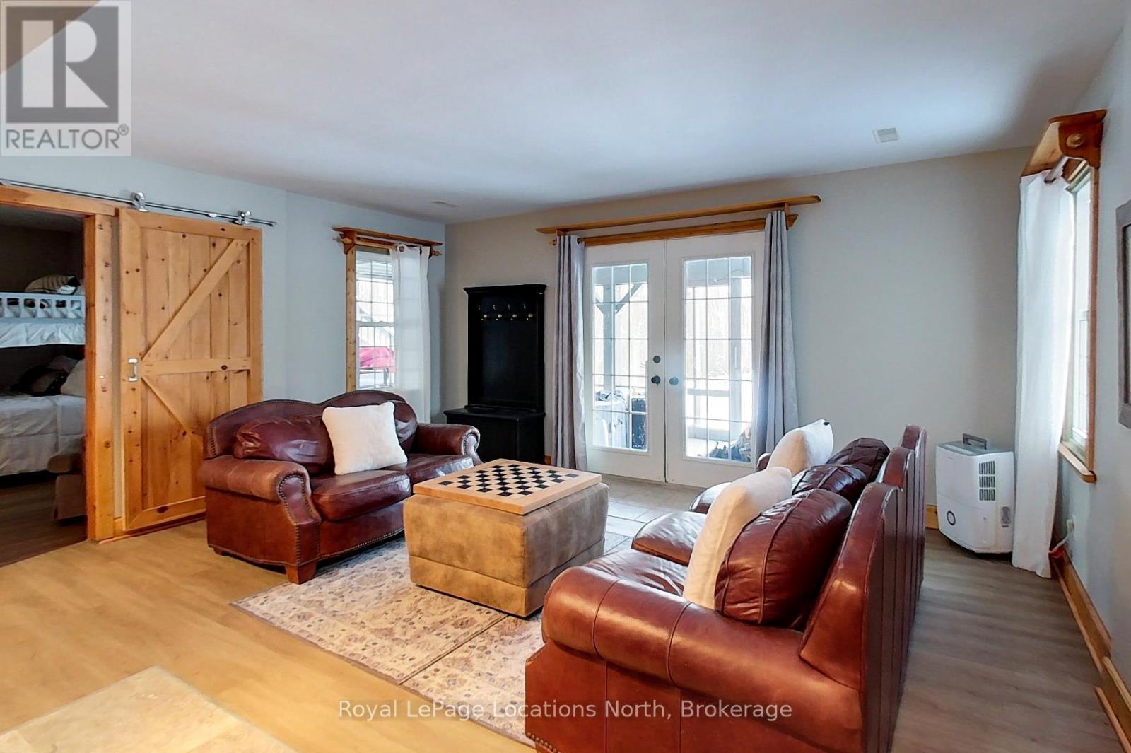 637280 St Vincent-Sydenham Townline, Meaford, ON - Indoor Photo Showing Living Room