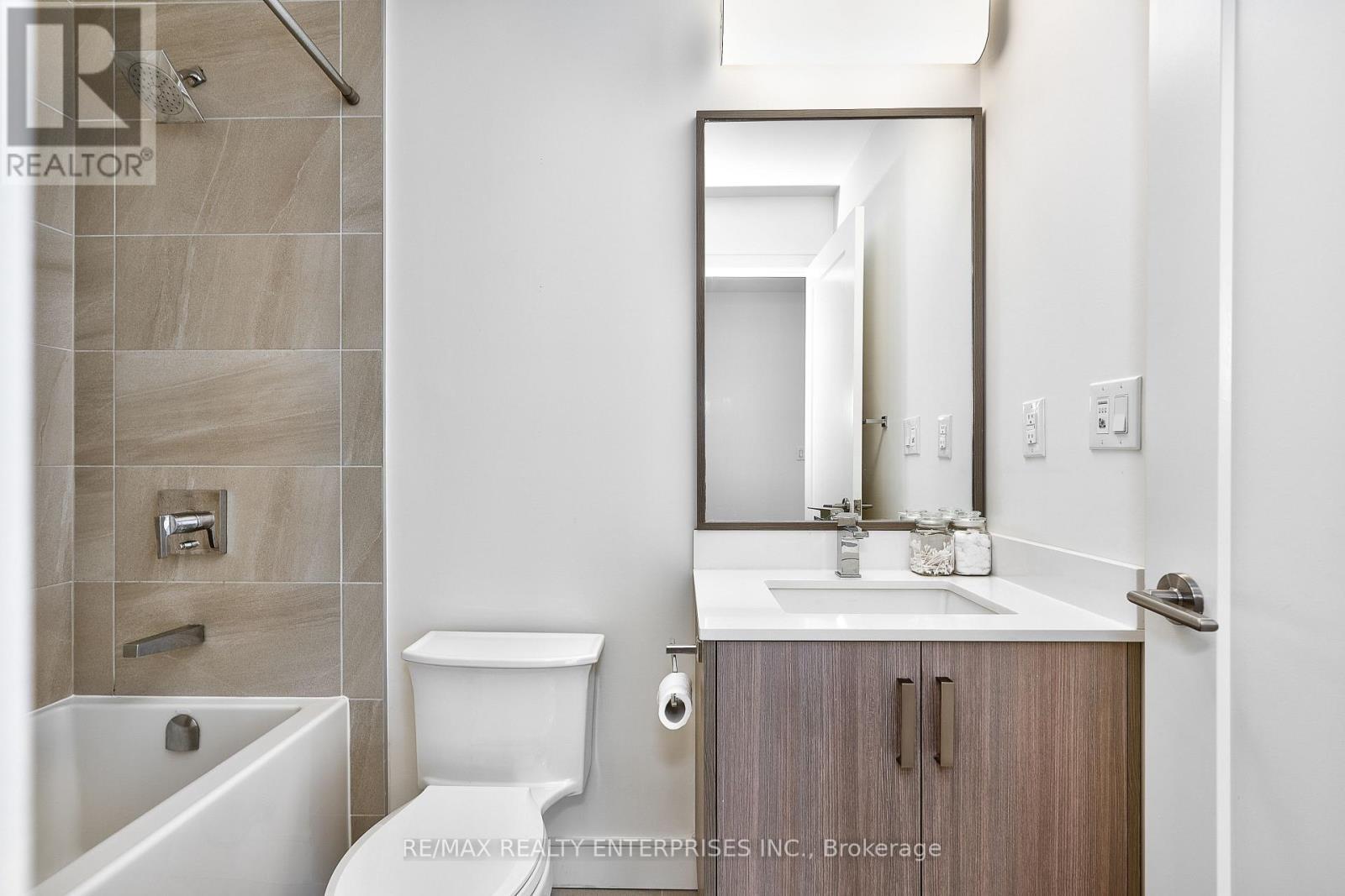 337 - 1575 Lakeshore Road W, Mississauga, ON - Indoor Photo Showing Bathroom