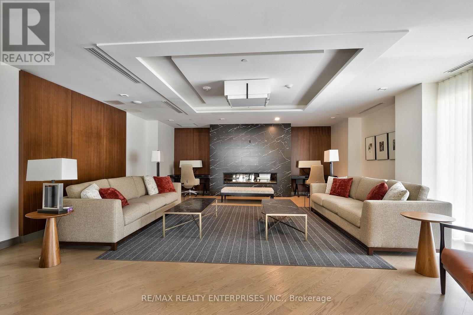 337 - 1575 Lakeshore Road W, Mississauga, ON - Indoor Photo Showing Living Room With Fireplace